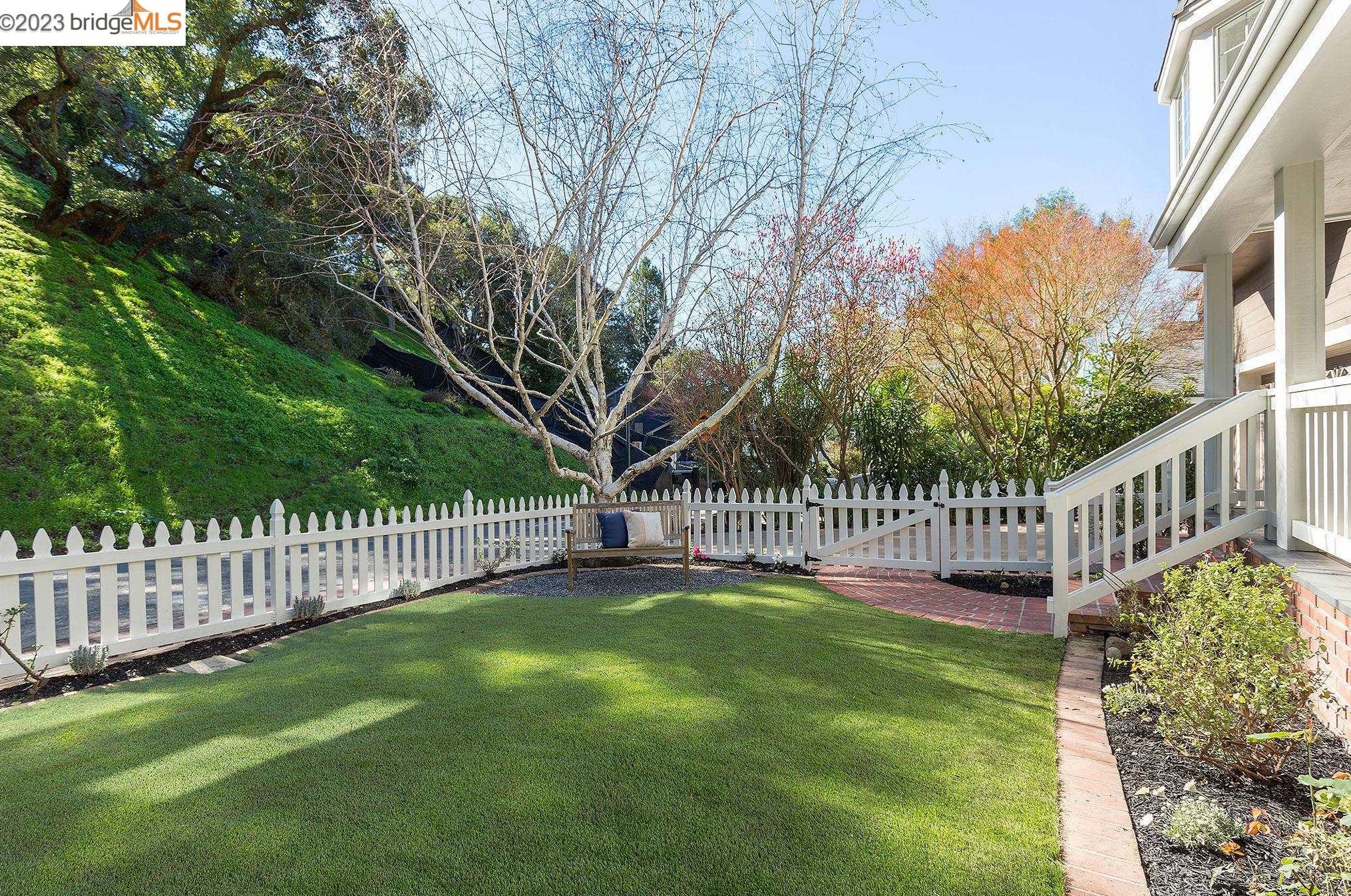 6157 Ruthland Rd, Oakland CA  94611-1835 exterior