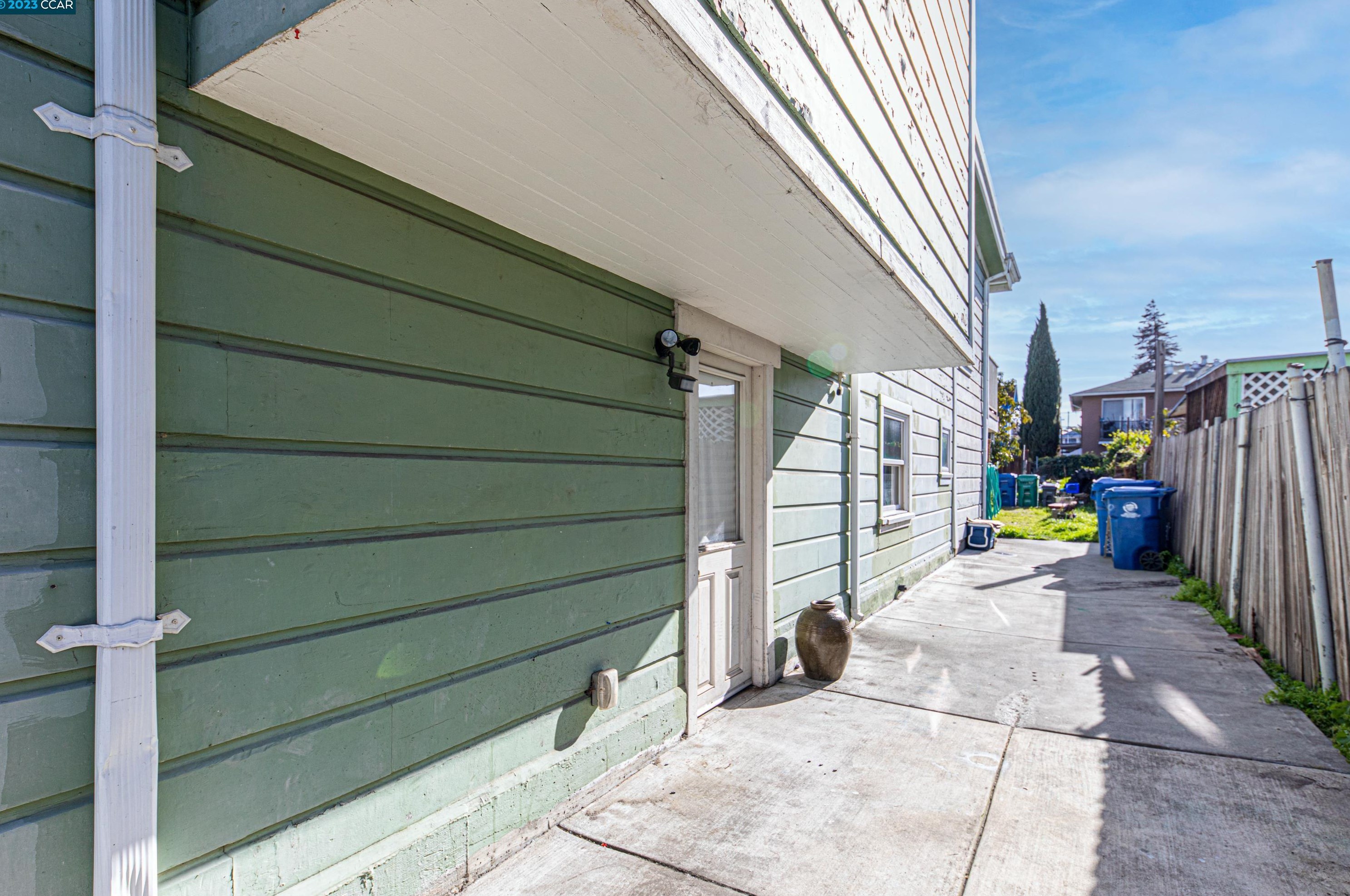 2110 Buena Vis Ave, Alameda CA 94501-2156 exterior