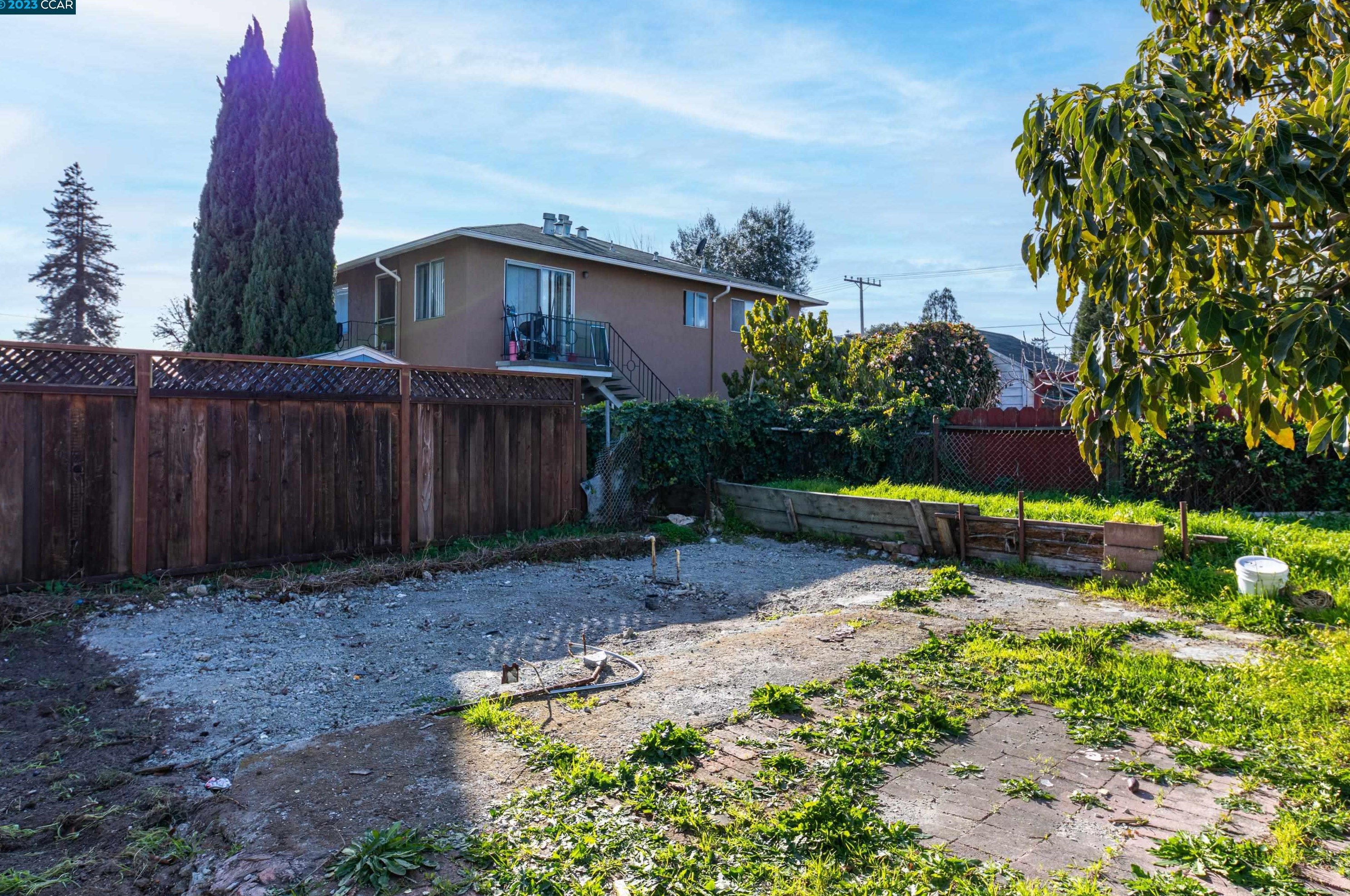 2110 Buena Vis Ave, Alameda CA 94501-2156 exterior