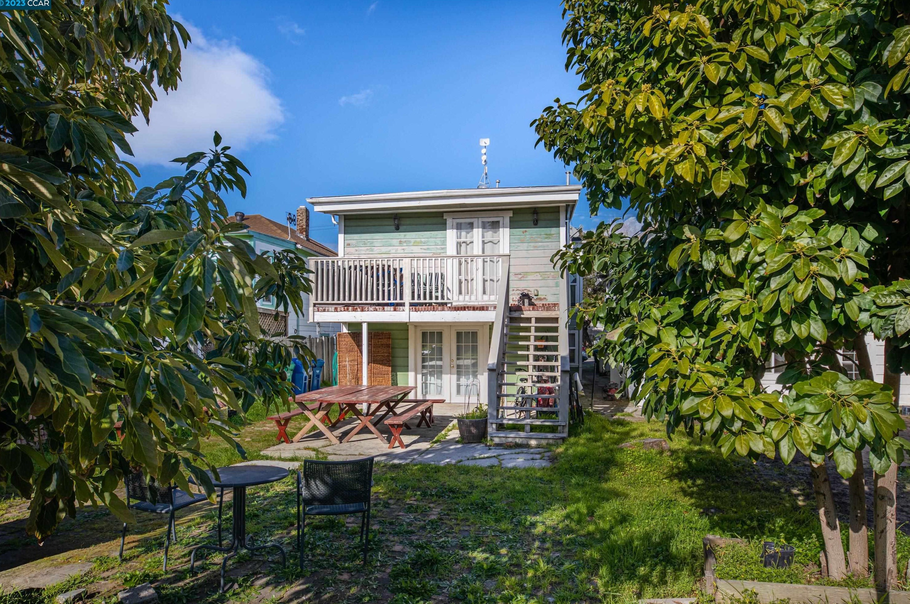 2110 Buena Vis Ave, Alameda CA 94501-2156 exterior