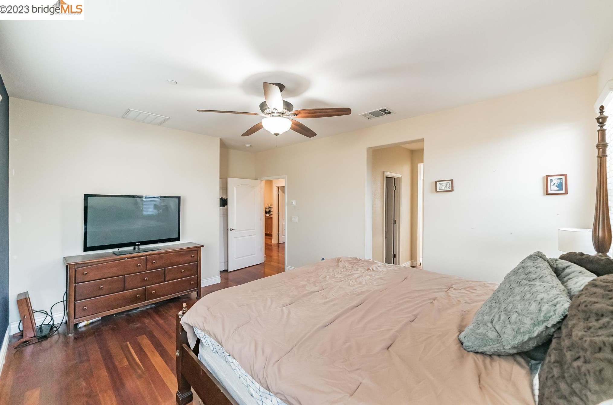 476 Milford St, Los Angeles CA  94513-5544 exterior