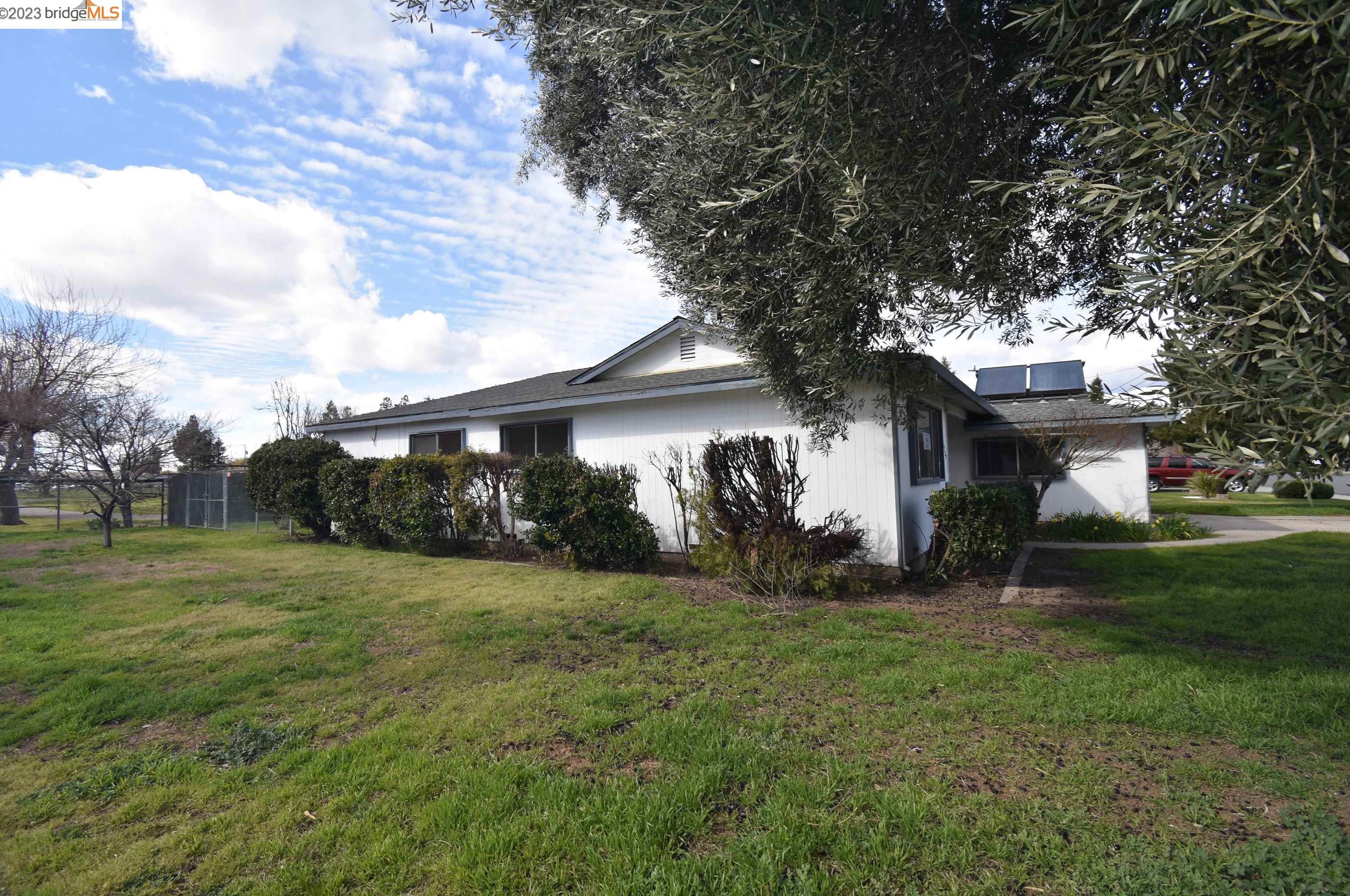 1100 Galaxy Dr, Yuba City CA  95991-6710 exterior