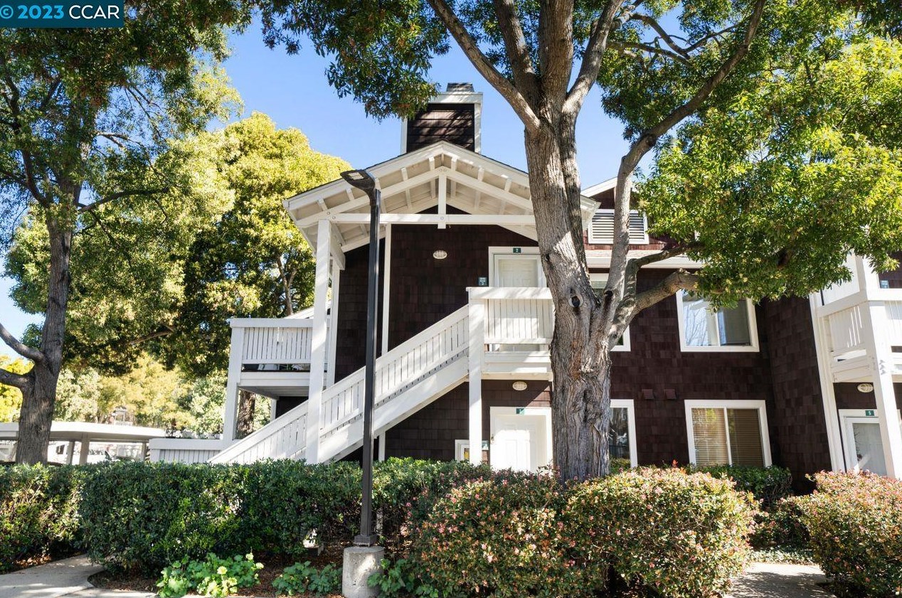 2 Marina Lakes Dr, Richmond CA  94804-7447 exterior