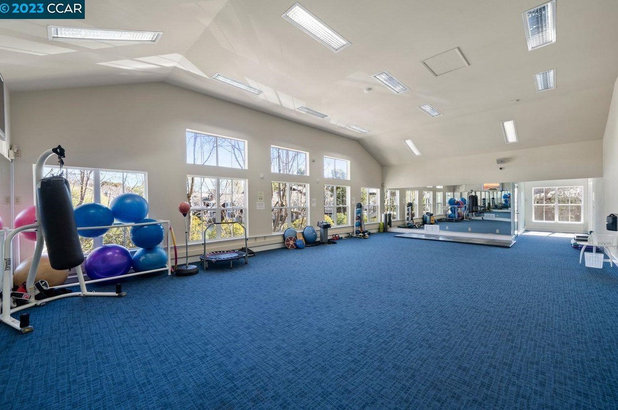 2 Marina Lakes Dr, Richmond CA  94804-7447 exterior