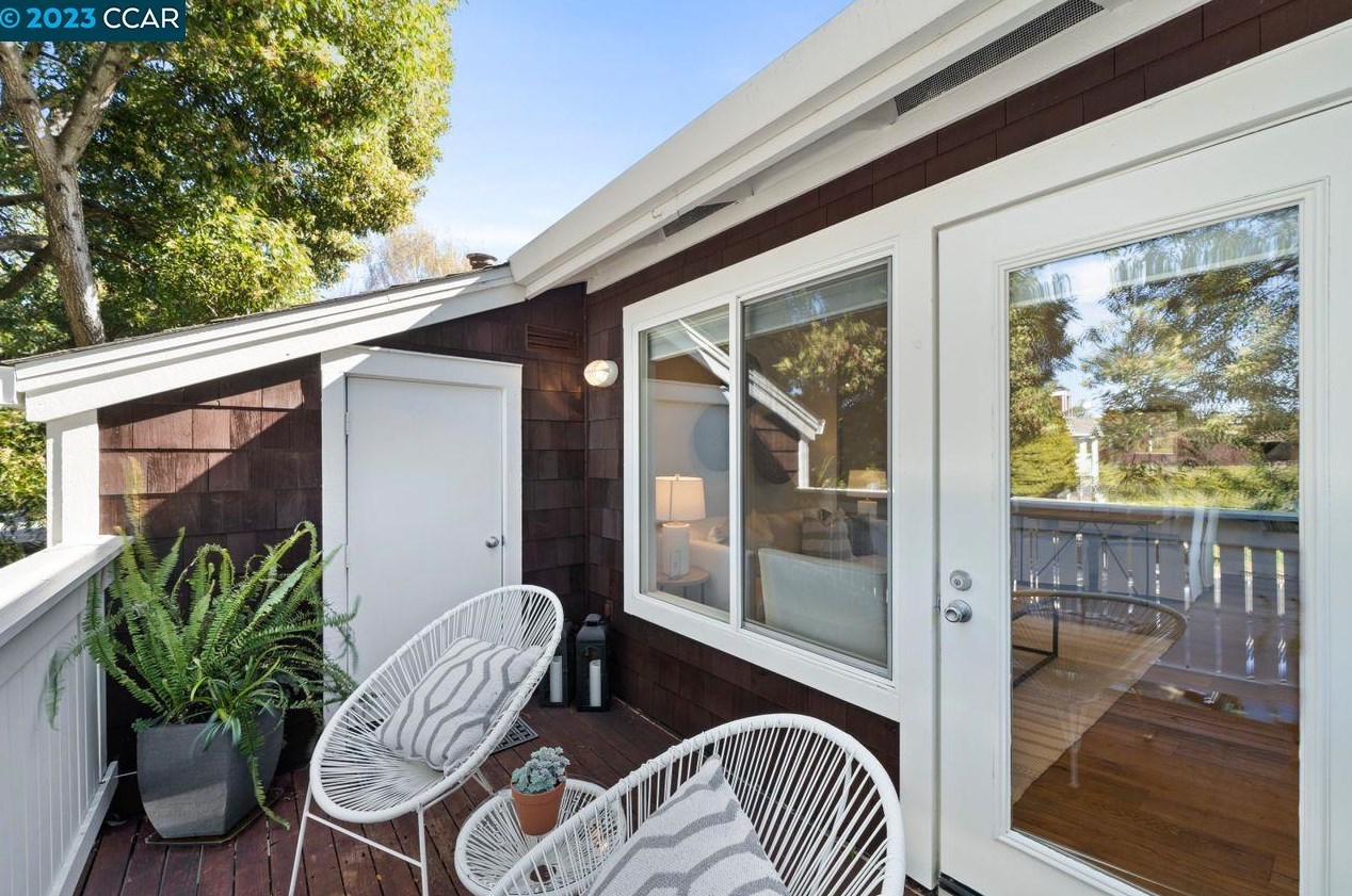 2 Marina Lakes Dr, Richmond CA  94804-7447 exterior