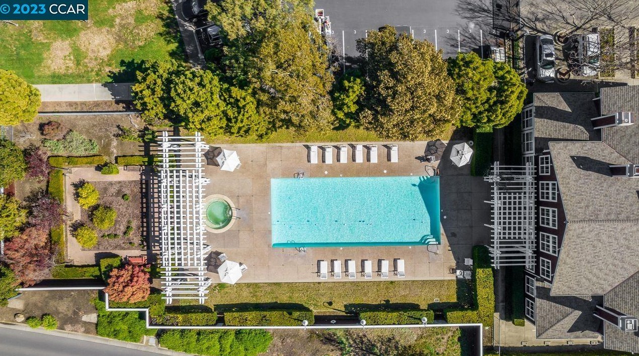 2 Marina Lakes Dr, Richmond CA  94804-7447 exterior
