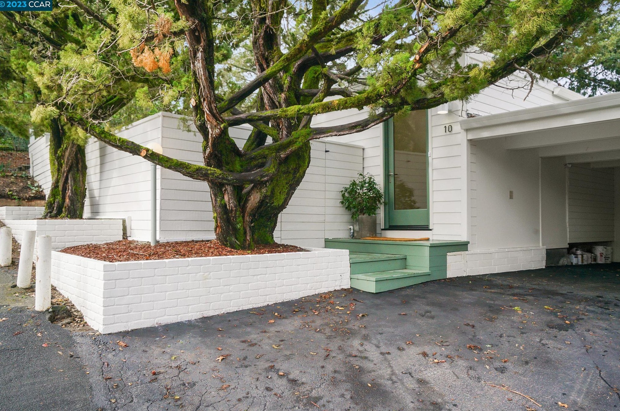 10 Sanborn Rd, Orinda, CA 94563