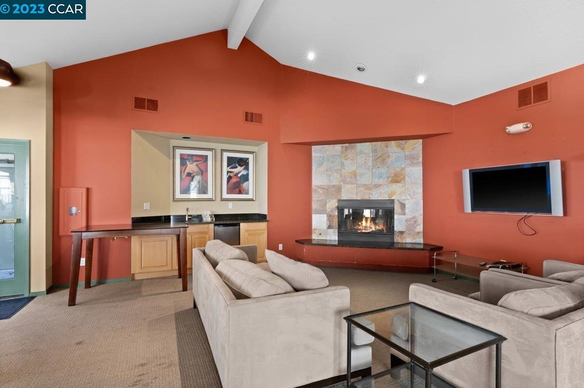 2530 Oak Rd, Walnut Creek CA 94597-3132 exterior