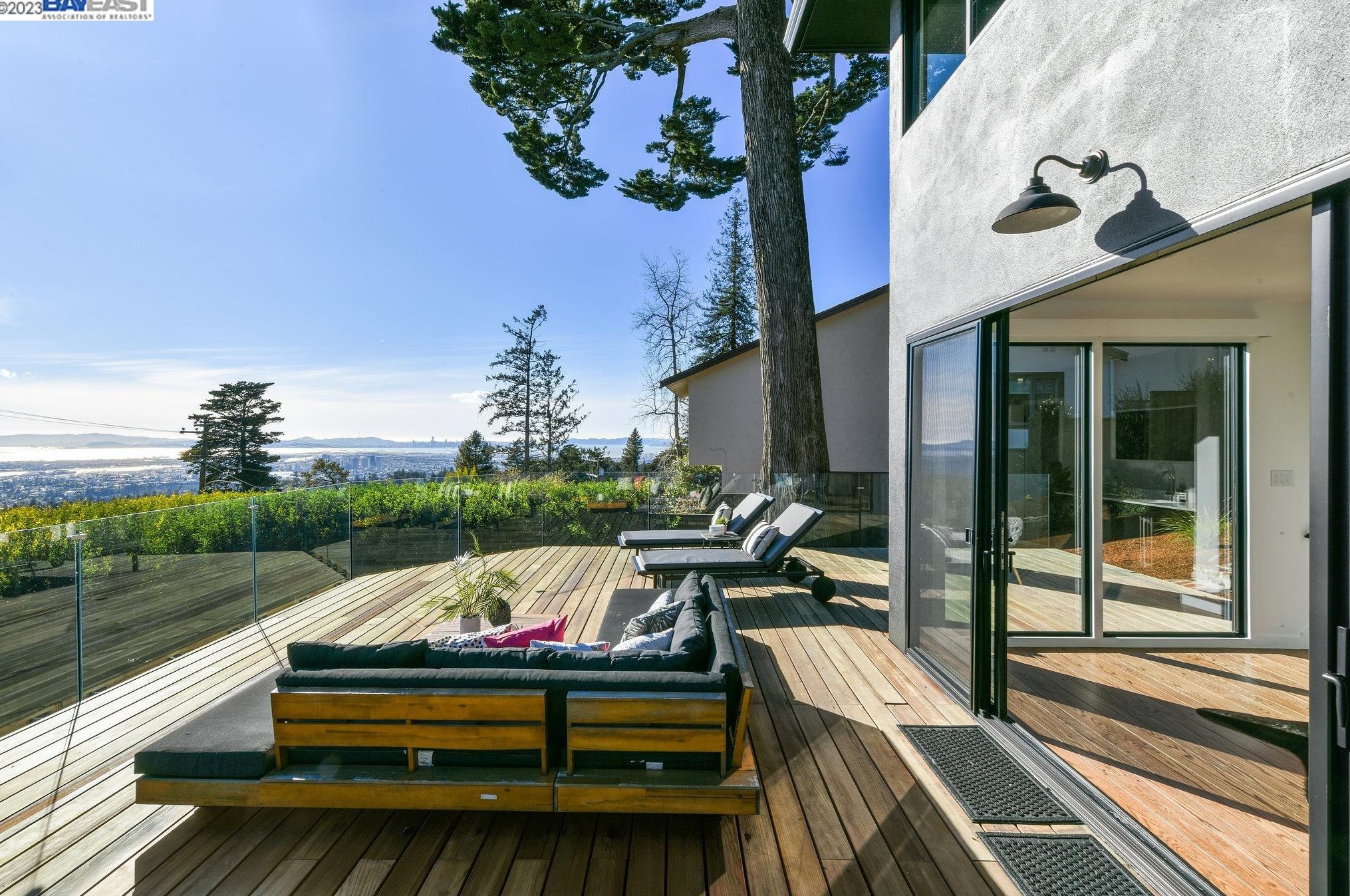 25 Rydal Ct, Oakland CA  94611-2408 exterior