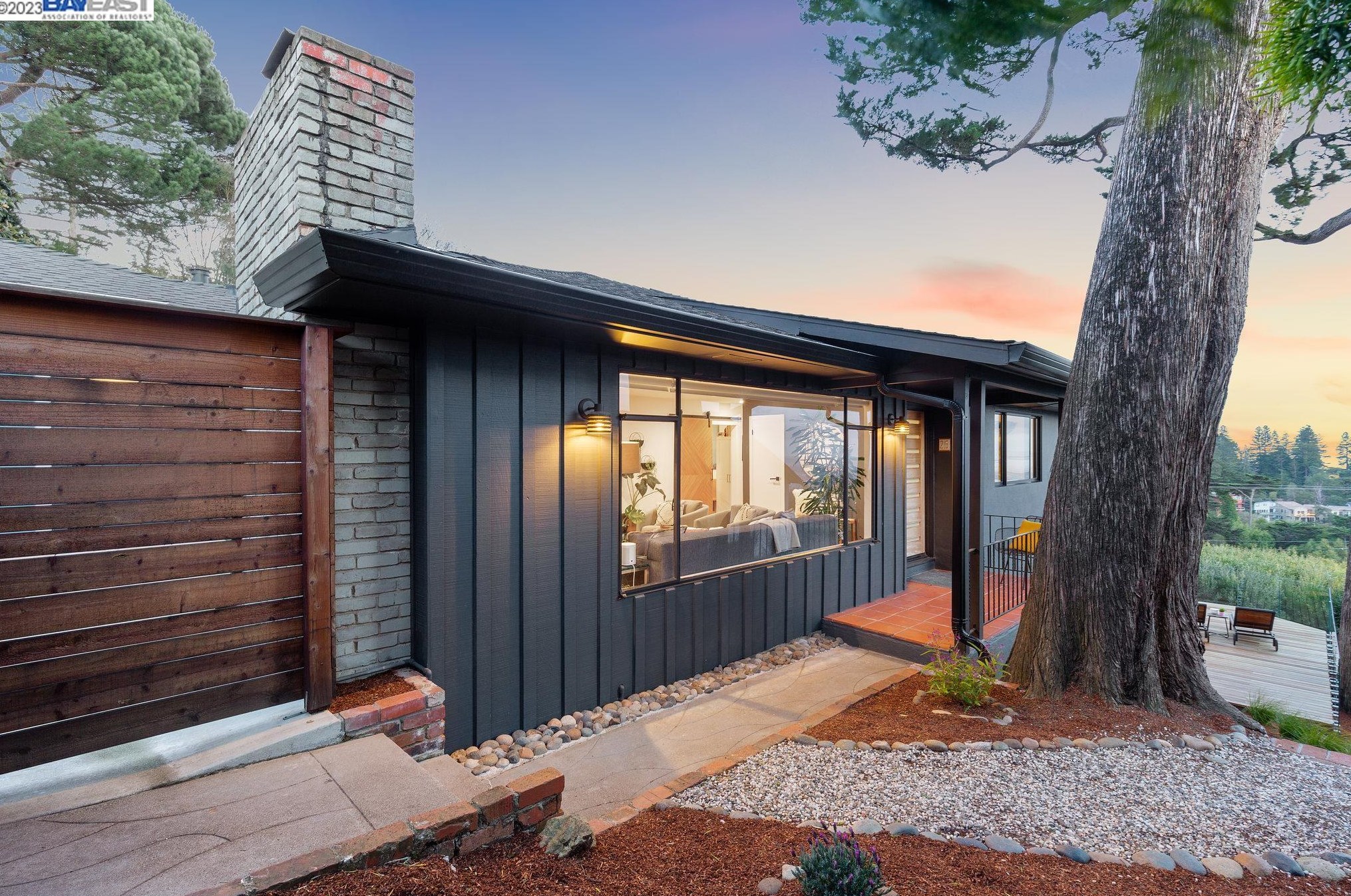 25 Rydal Ct, Oakland CA  94611-2408 exterior