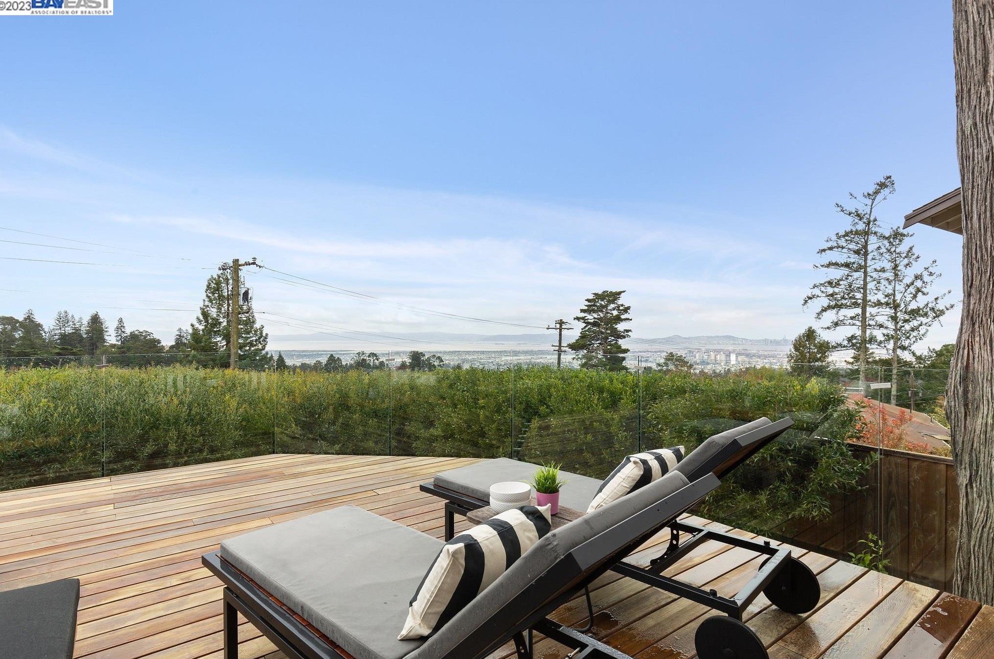 25 Rydal Ct, Oakland CA  94611-2408 exterior