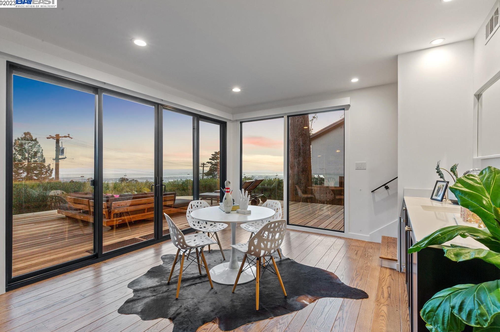 25 Rydal Ct, Oakland CA  94611-2408 exterior
