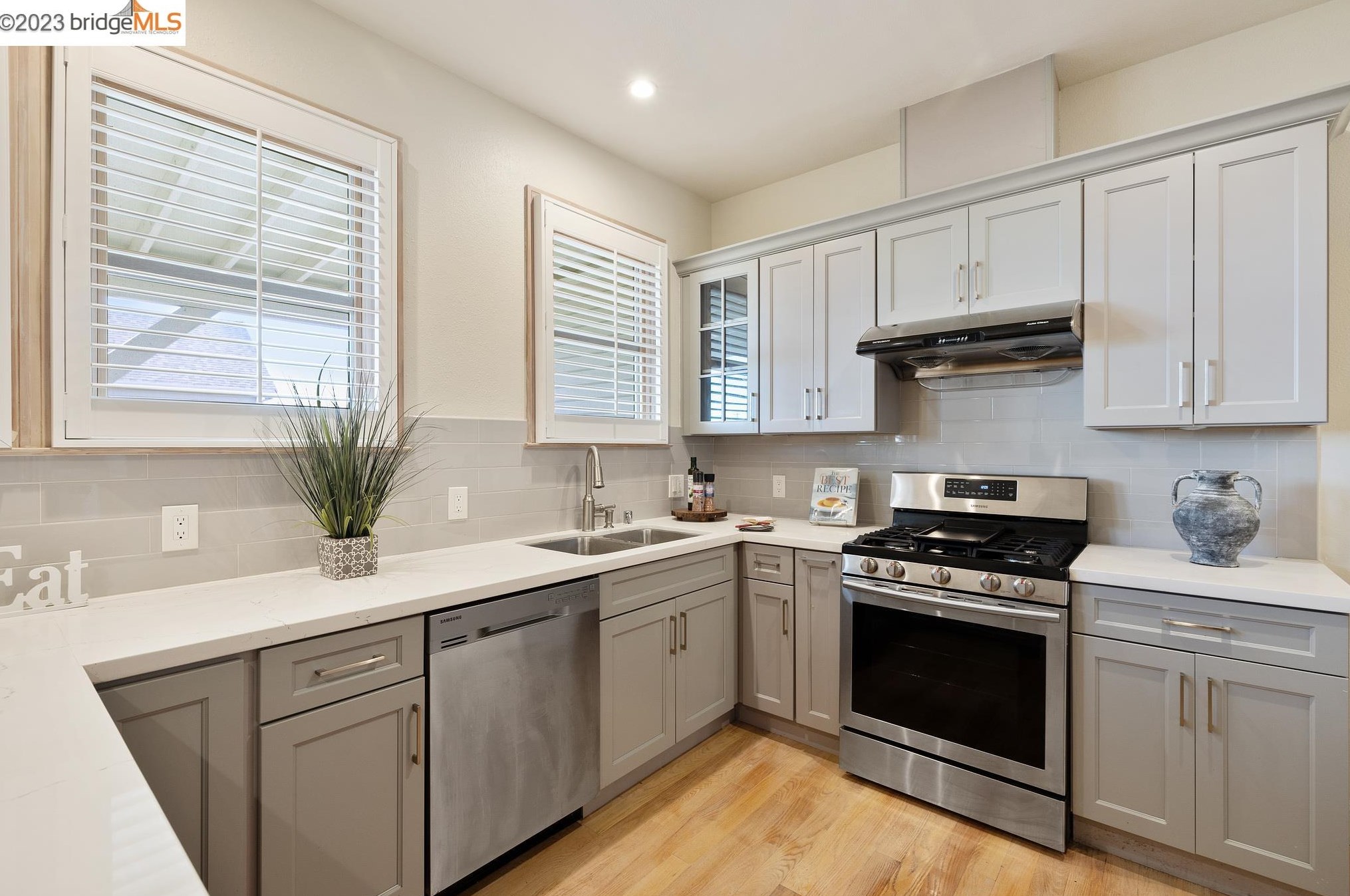 3141 West St, Oakland CA  94608-4310 exterior