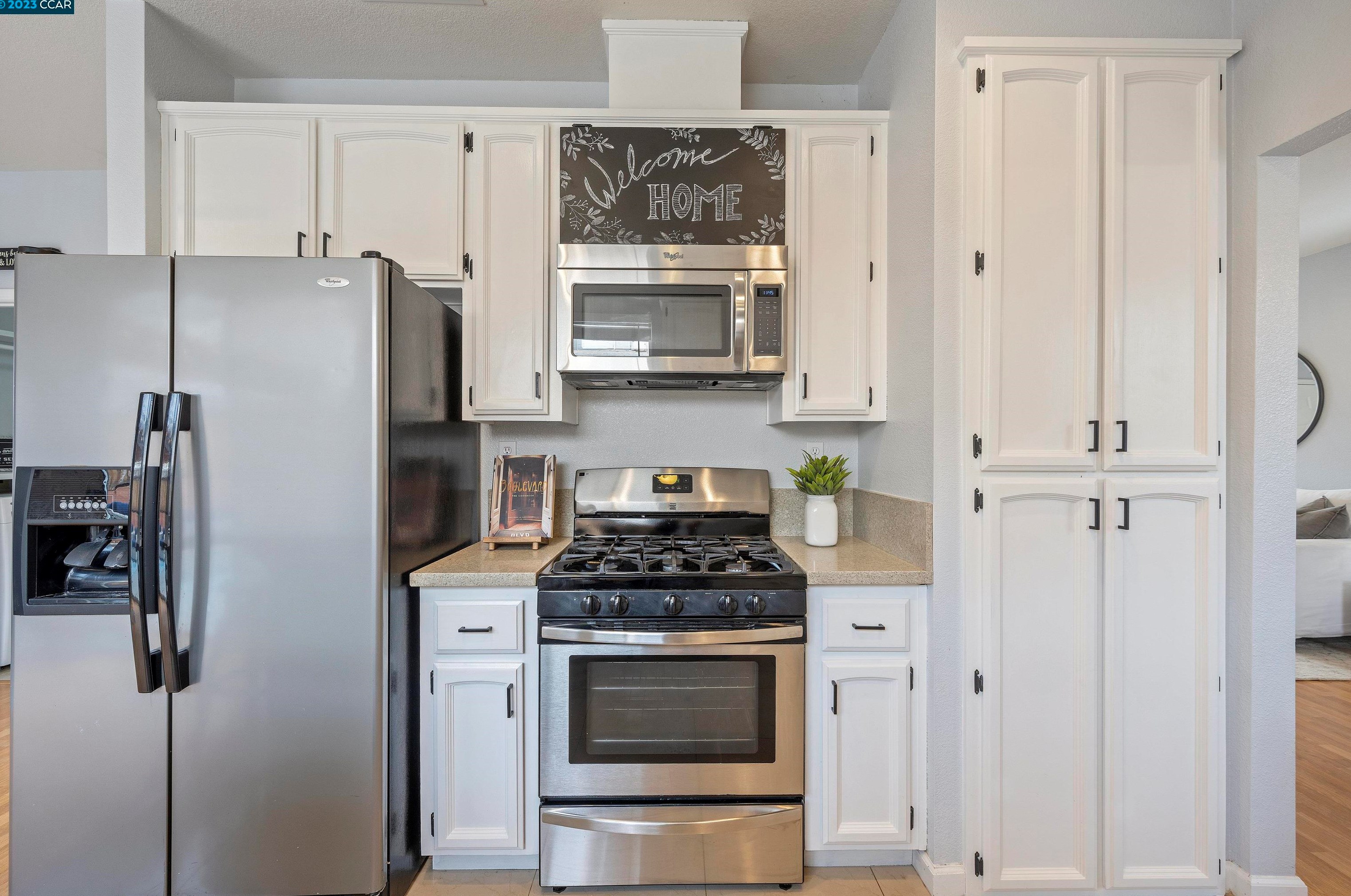 845 Hollowbrook Dr, Los Angeles CA  94513-6122 exterior