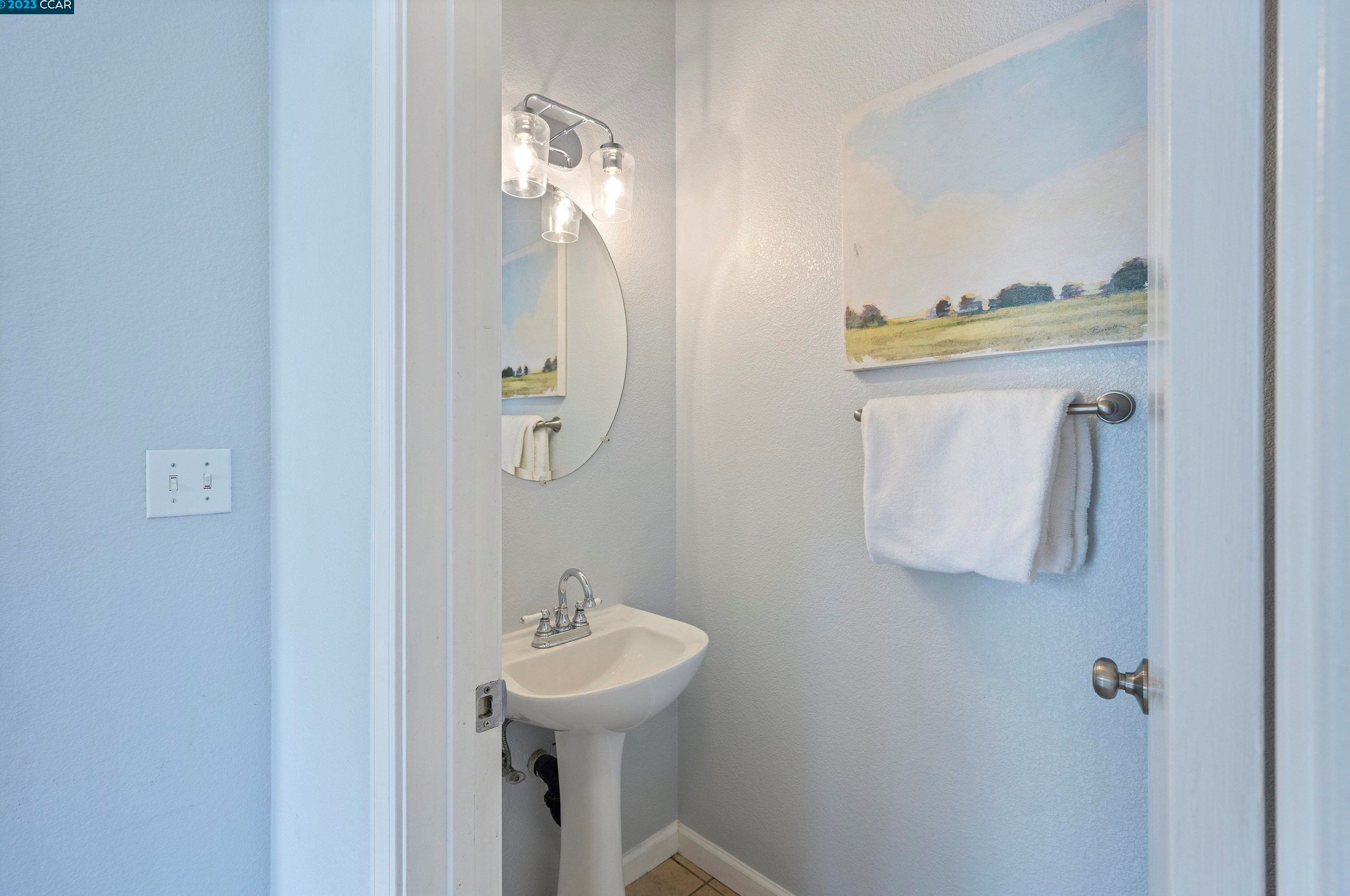 845 Hollowbrook Dr, Los Angeles CA  94513-6122 exterior