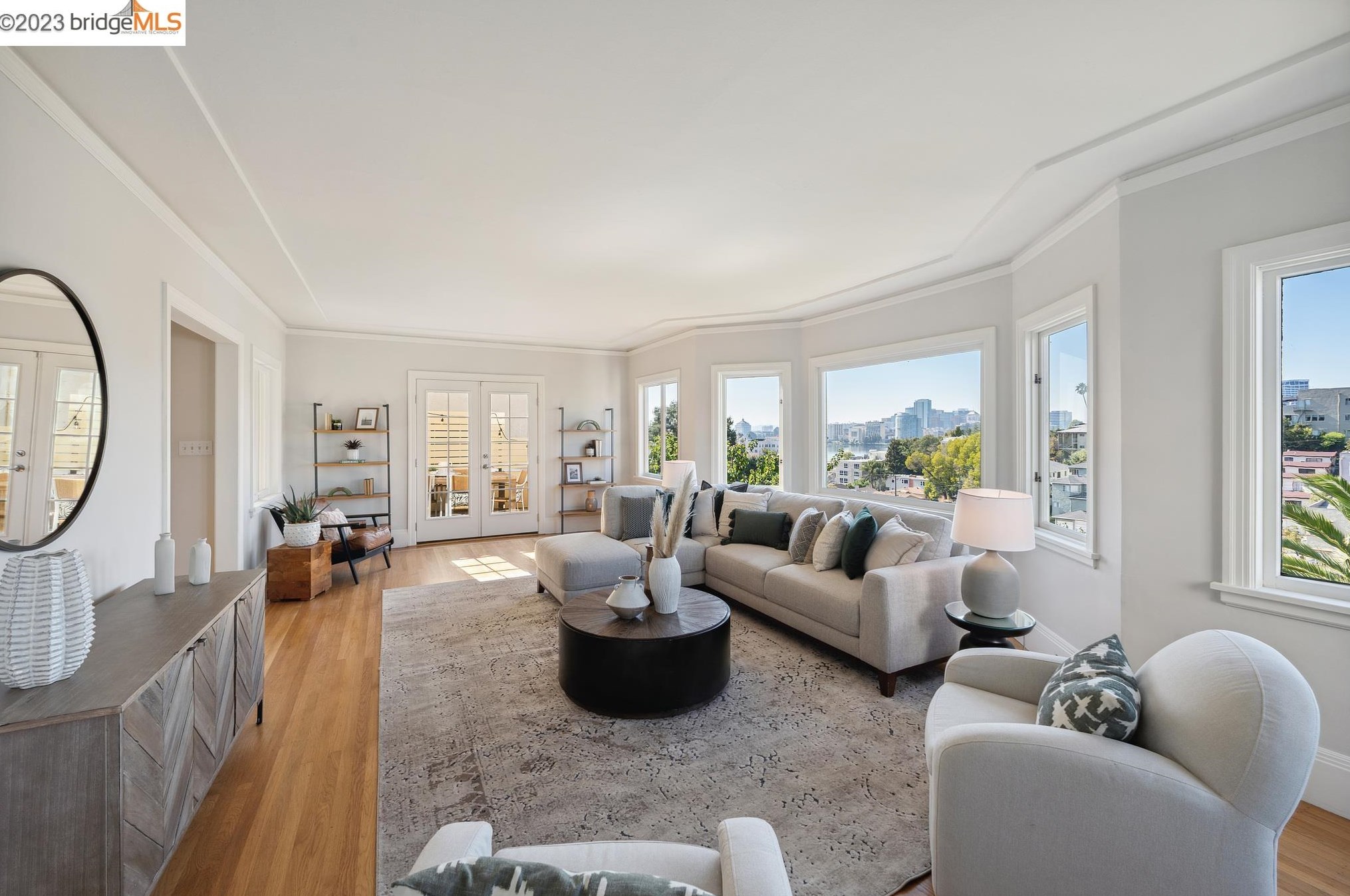 563 Radnor Rd, Oakland CA  94606-1011 exterior