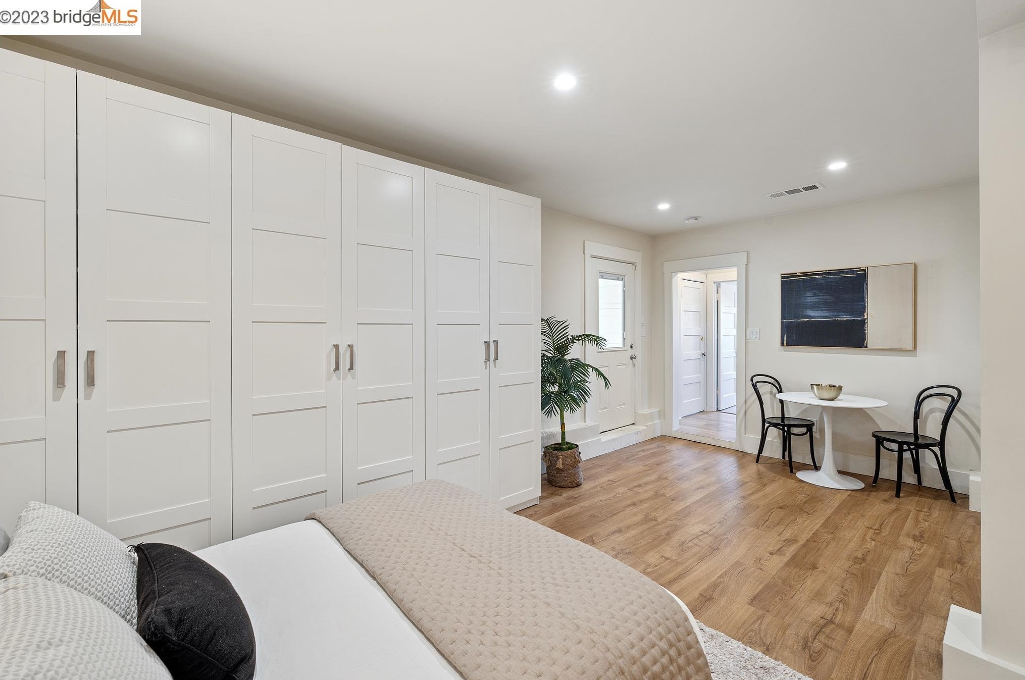 563 Radnor Rd, Oakland CA  94606-1011 exterior