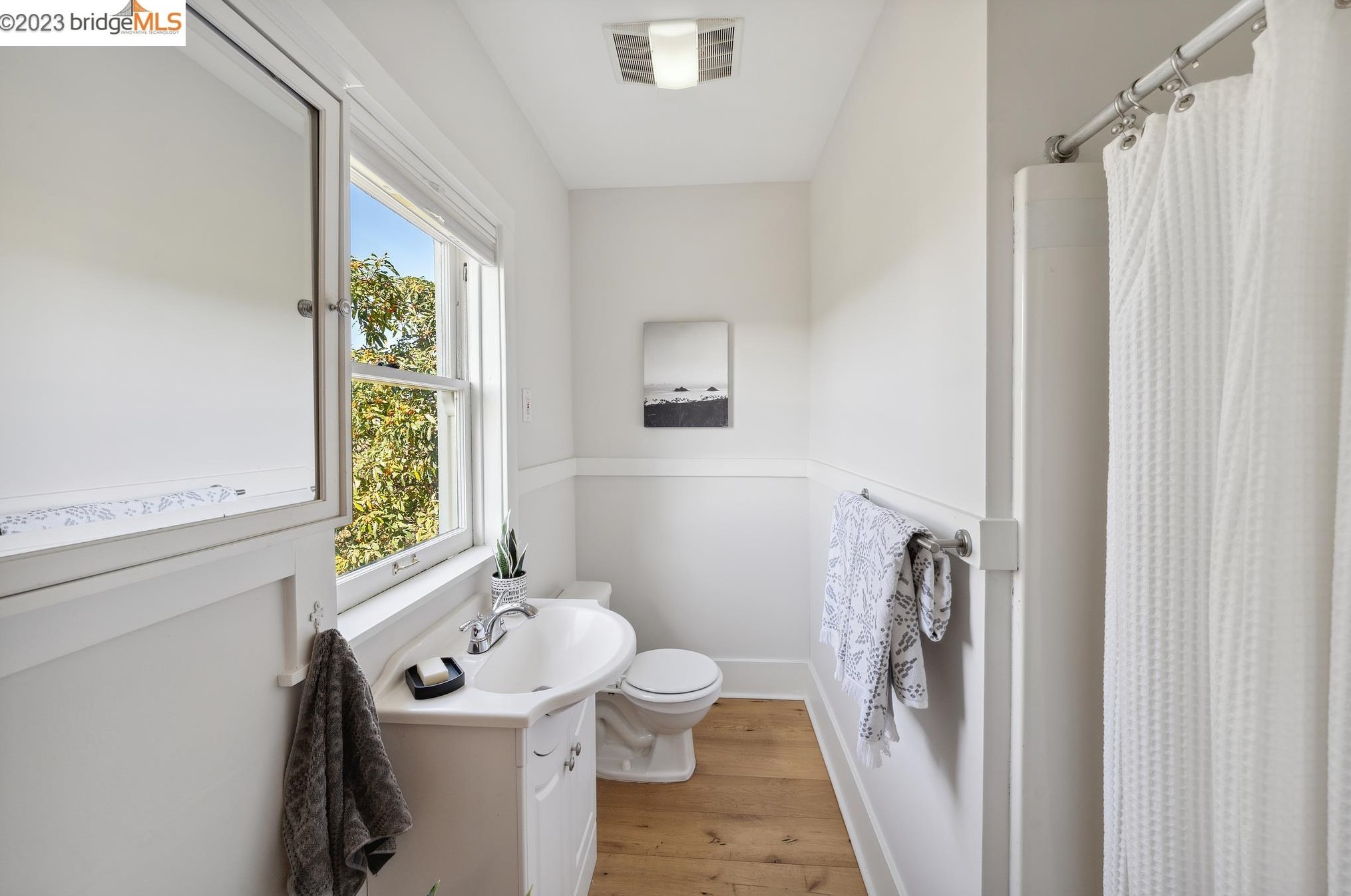 563 Radnor Rd, Oakland CA  94606-1011 exterior