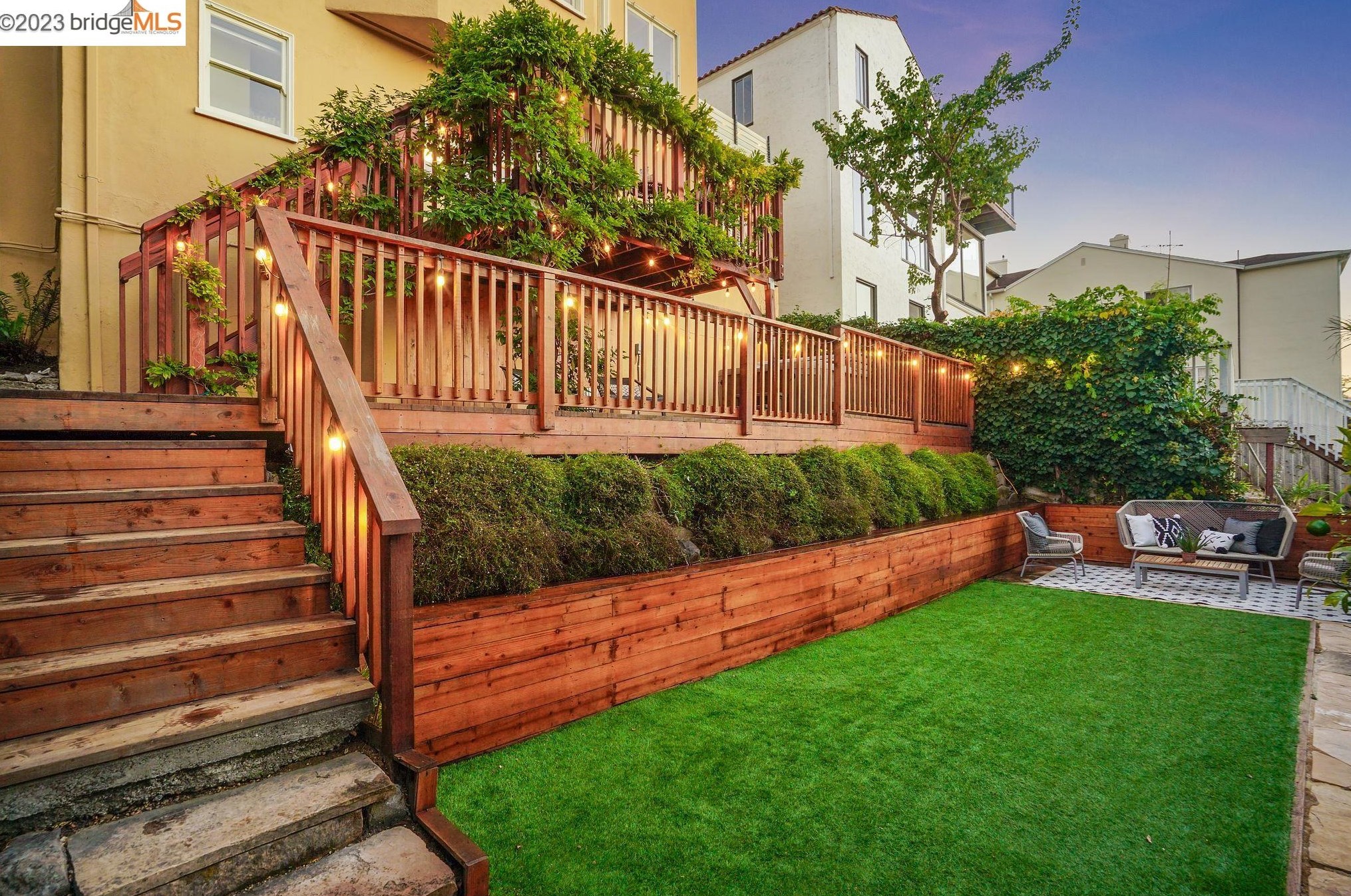 563 Radnor Rd, Oakland CA  94606-1011 exterior