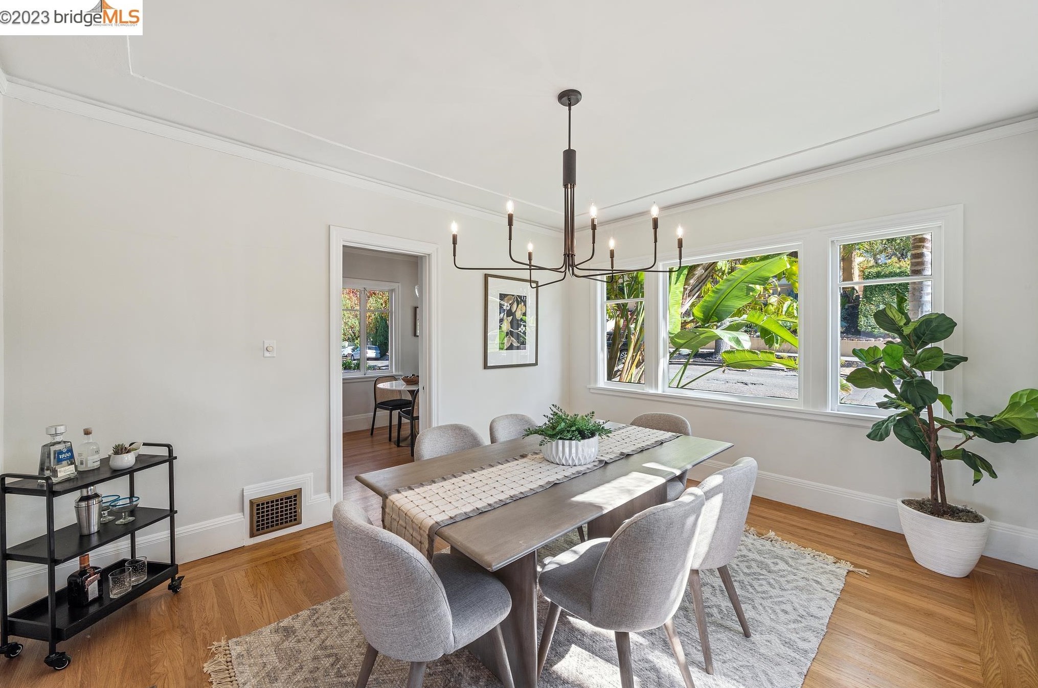 563 Radnor Rd, Oakland CA  94606-1011 exterior