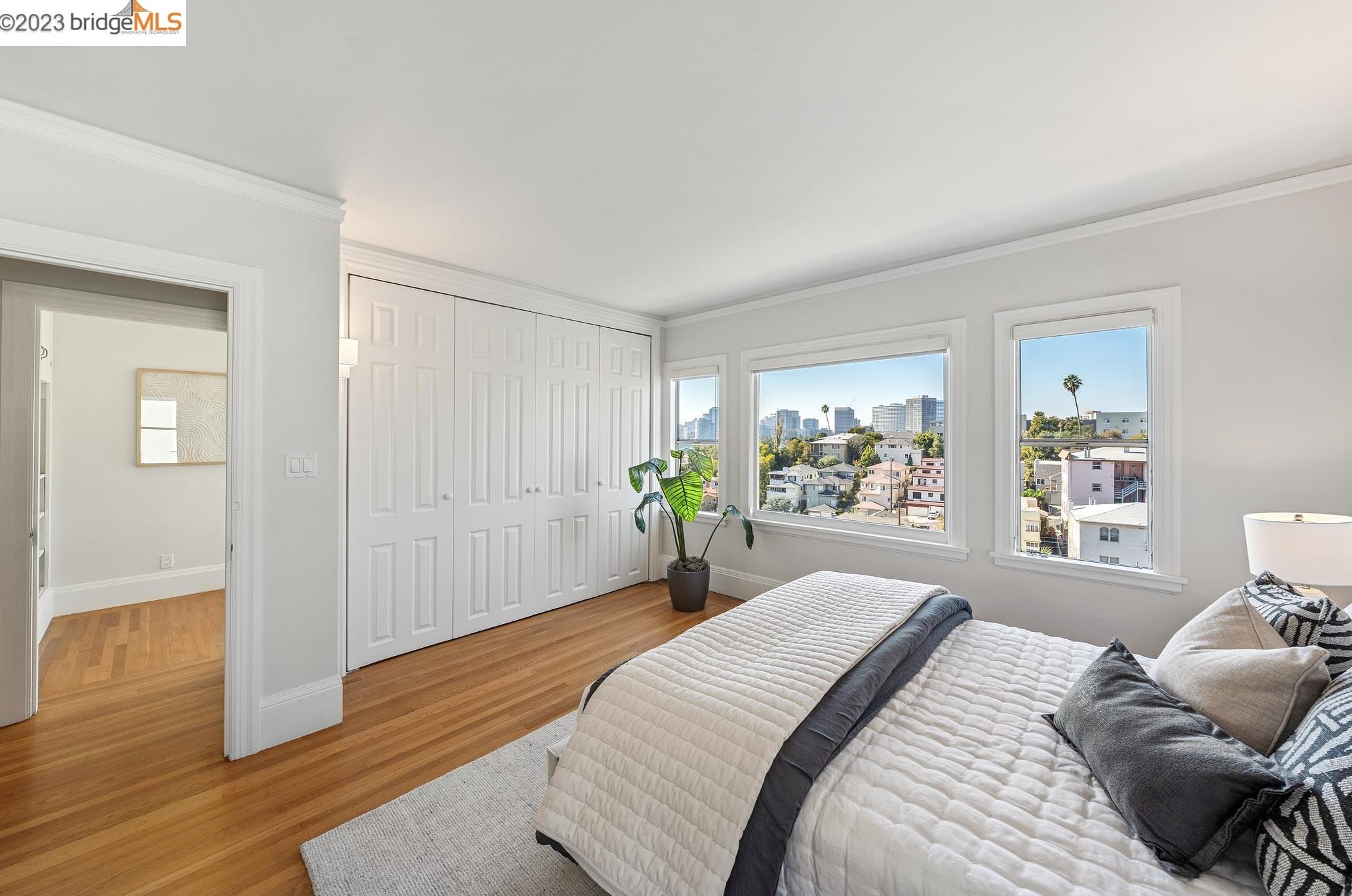 563 Radnor Rd, Oakland CA  94606-1011 exterior