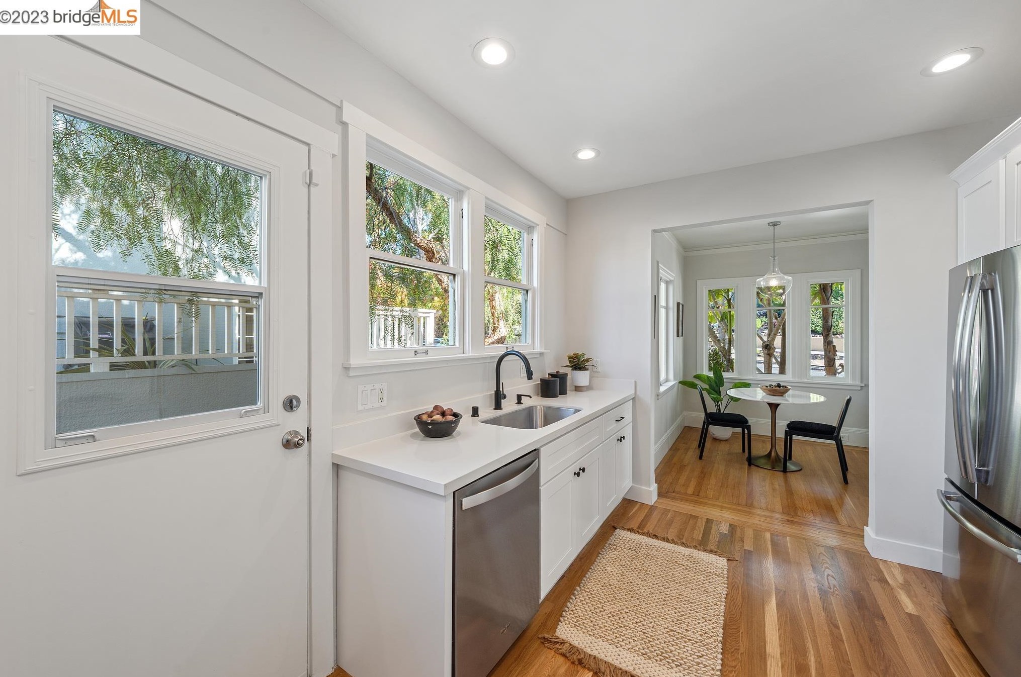 563 Radnor Rd, Oakland CA  94606-1011 exterior