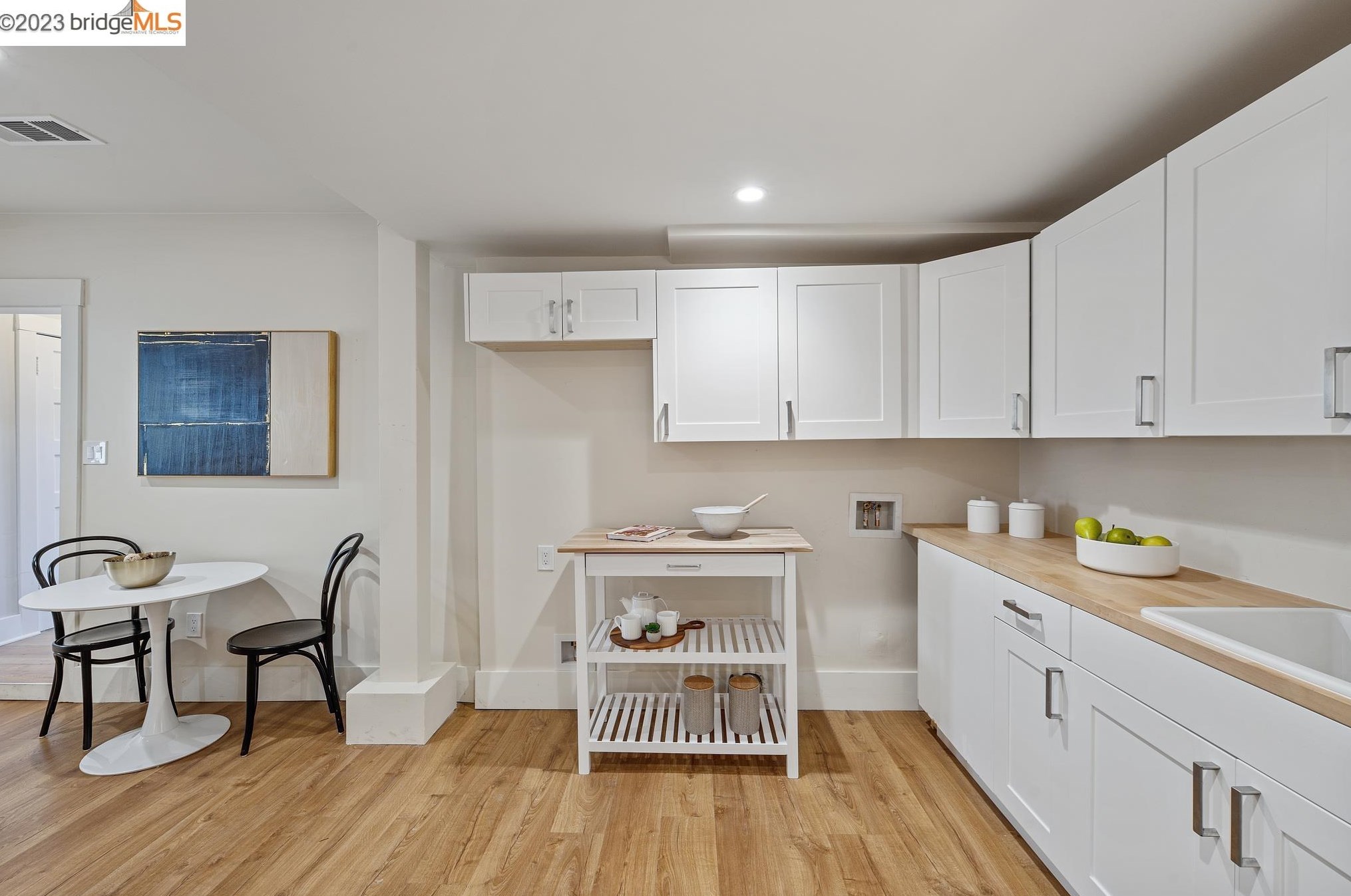 563 Radnor Rd, Oakland CA  94606-1011 exterior