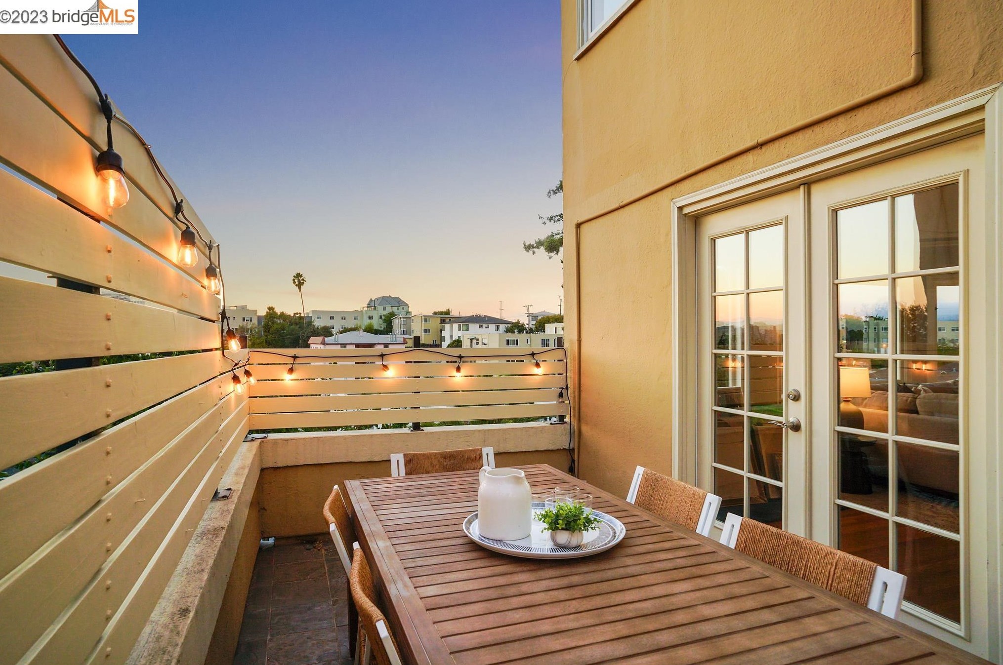 563 Radnor Rd, Oakland CA  94606-1011 exterior