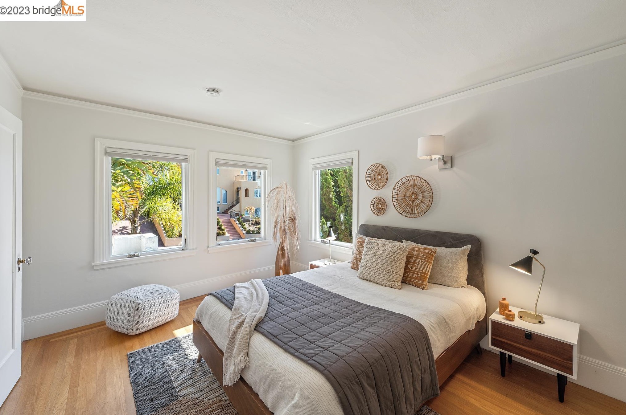 563 Radnor Rd, Oakland CA  94606-1011 exterior