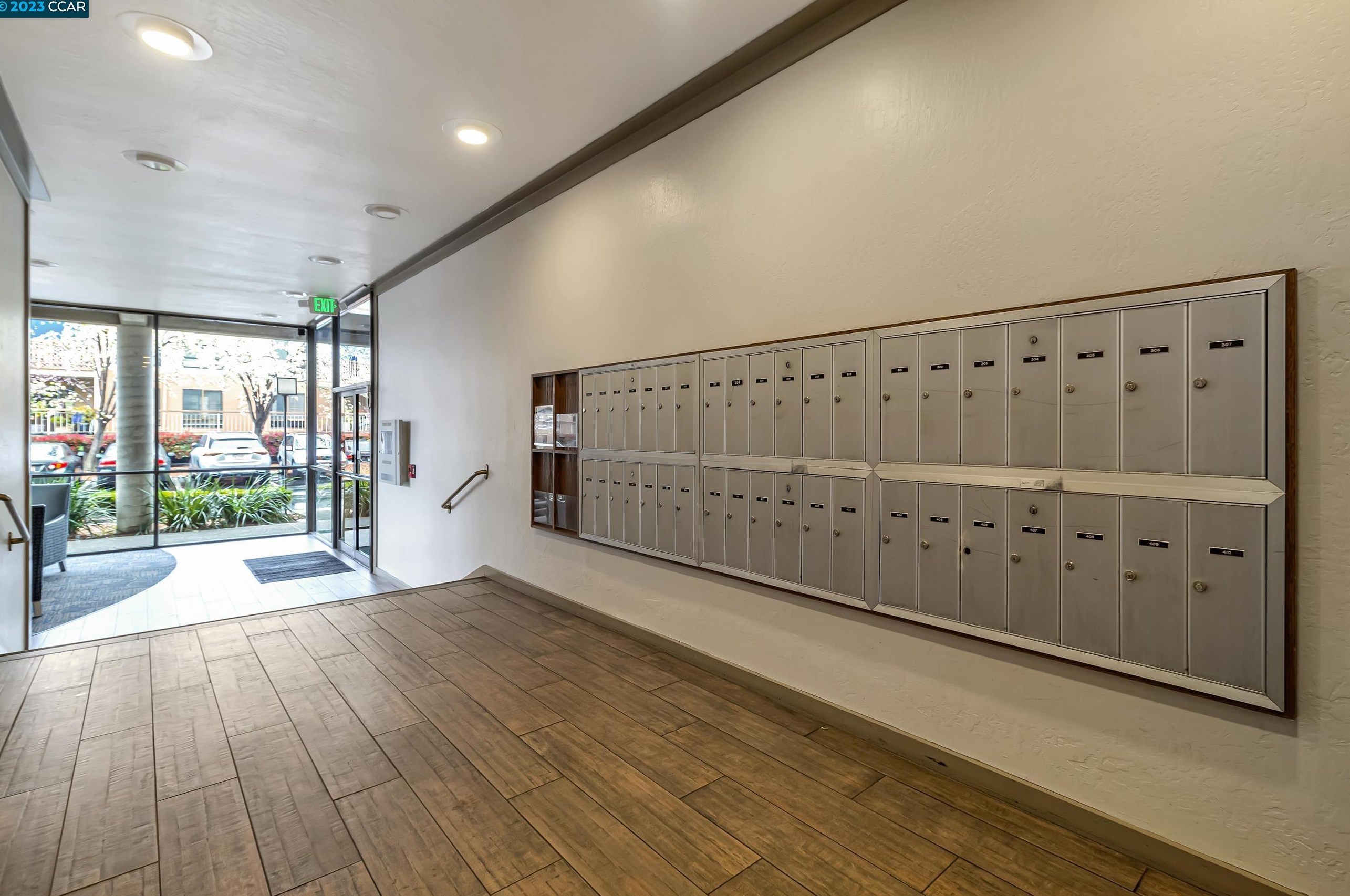 470 Civic Dr, Walnut Creek CA 94596-3320 exterior