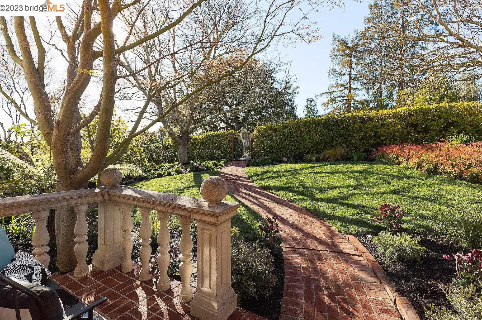 24 Crest Rd, Oakland, CA 94611