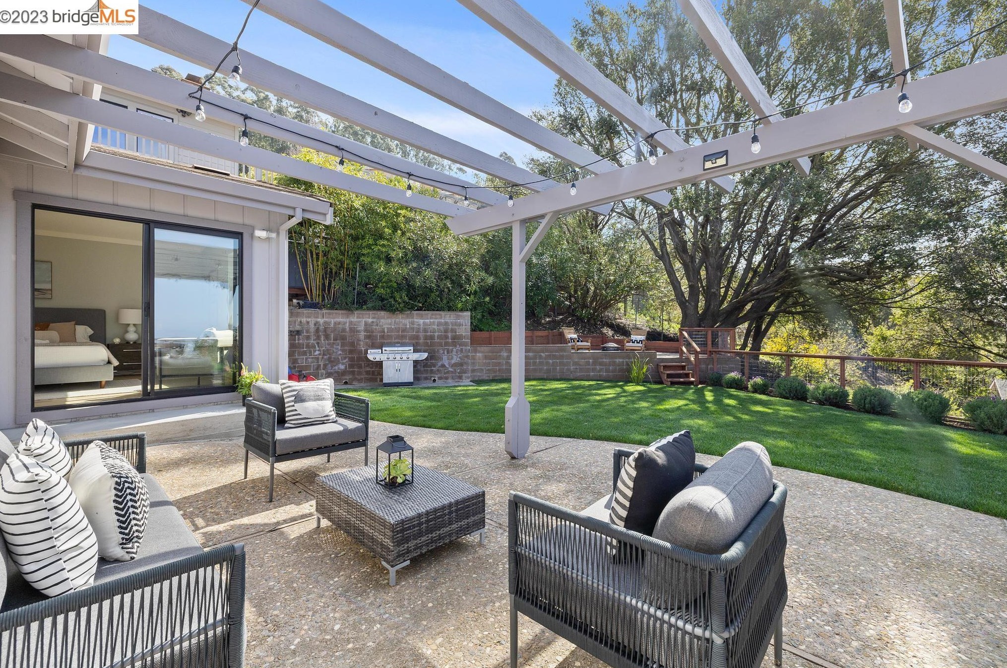 6240 Fairlane Dr, Oakland, CA 94611