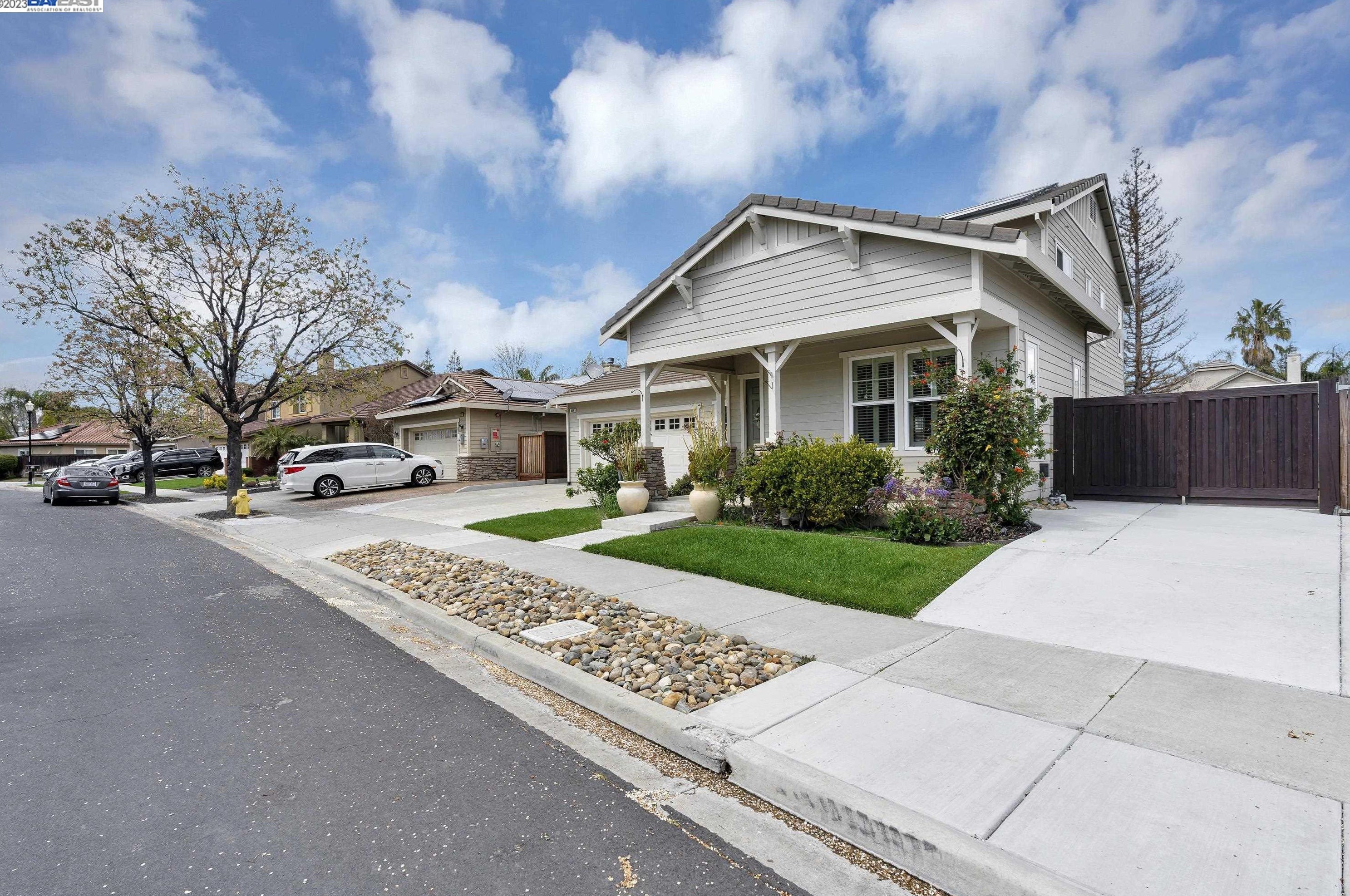 549 Mendota St, Los Angeles CA  94513-6374 exterior