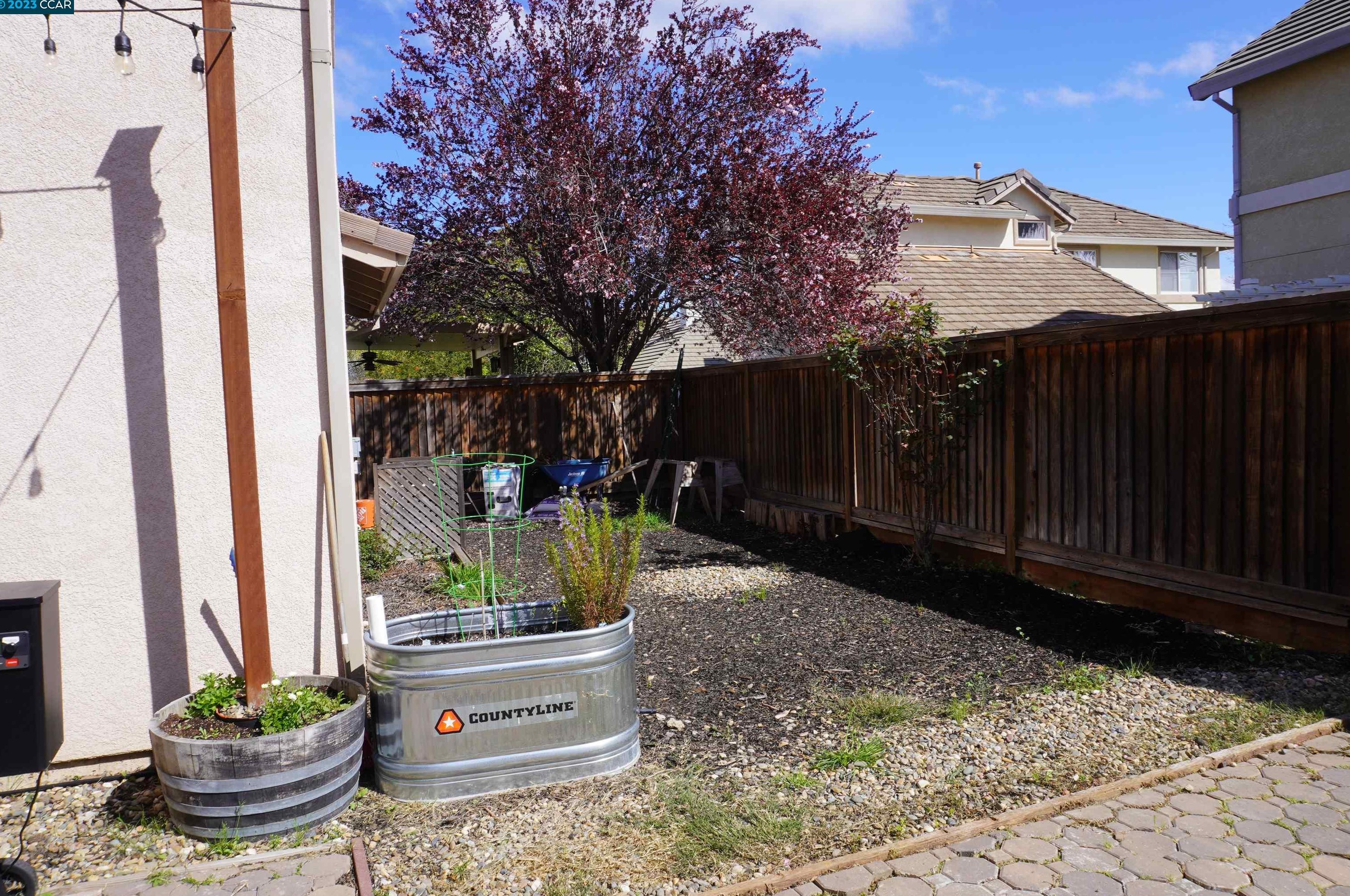 552 Young Dr, Los Angeles CA  94513-8300 exterior