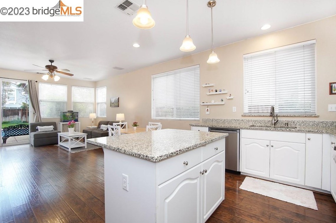 926 Blossom Dr, Los Angeles CA  94513-6144 exterior
