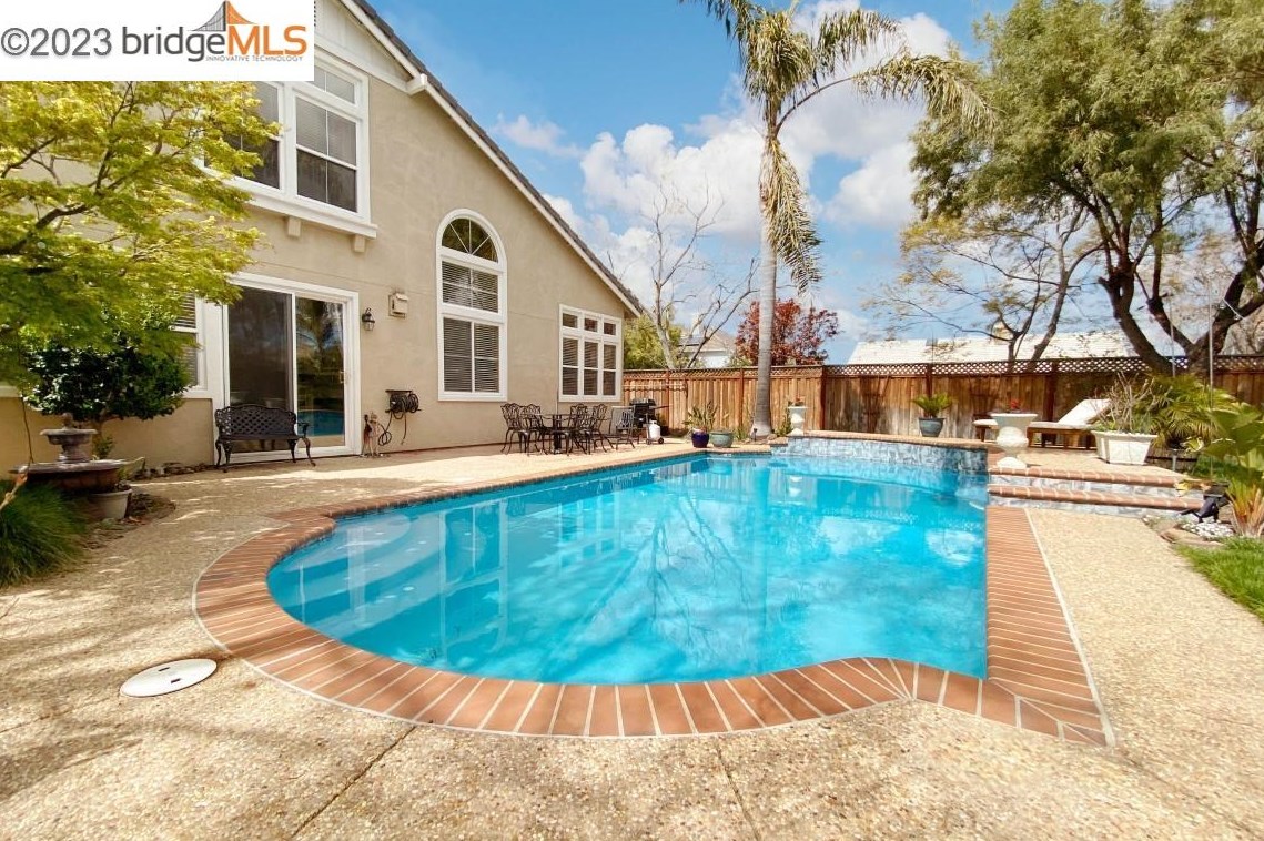926 Blossom Dr, Los Angeles CA  94513-6144 exterior