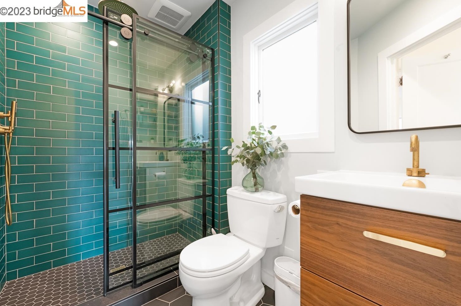 1421 Peralta St, Oakland CA  94607-2017 exterior