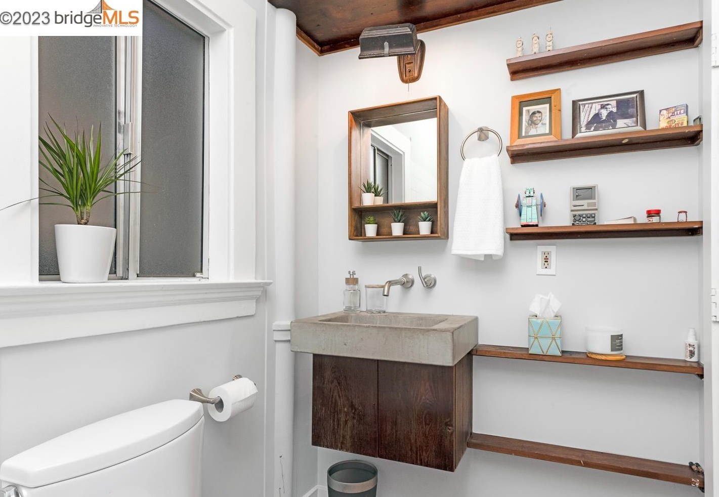 1421 Peralta St, Oakland CA  94607-2017 exterior