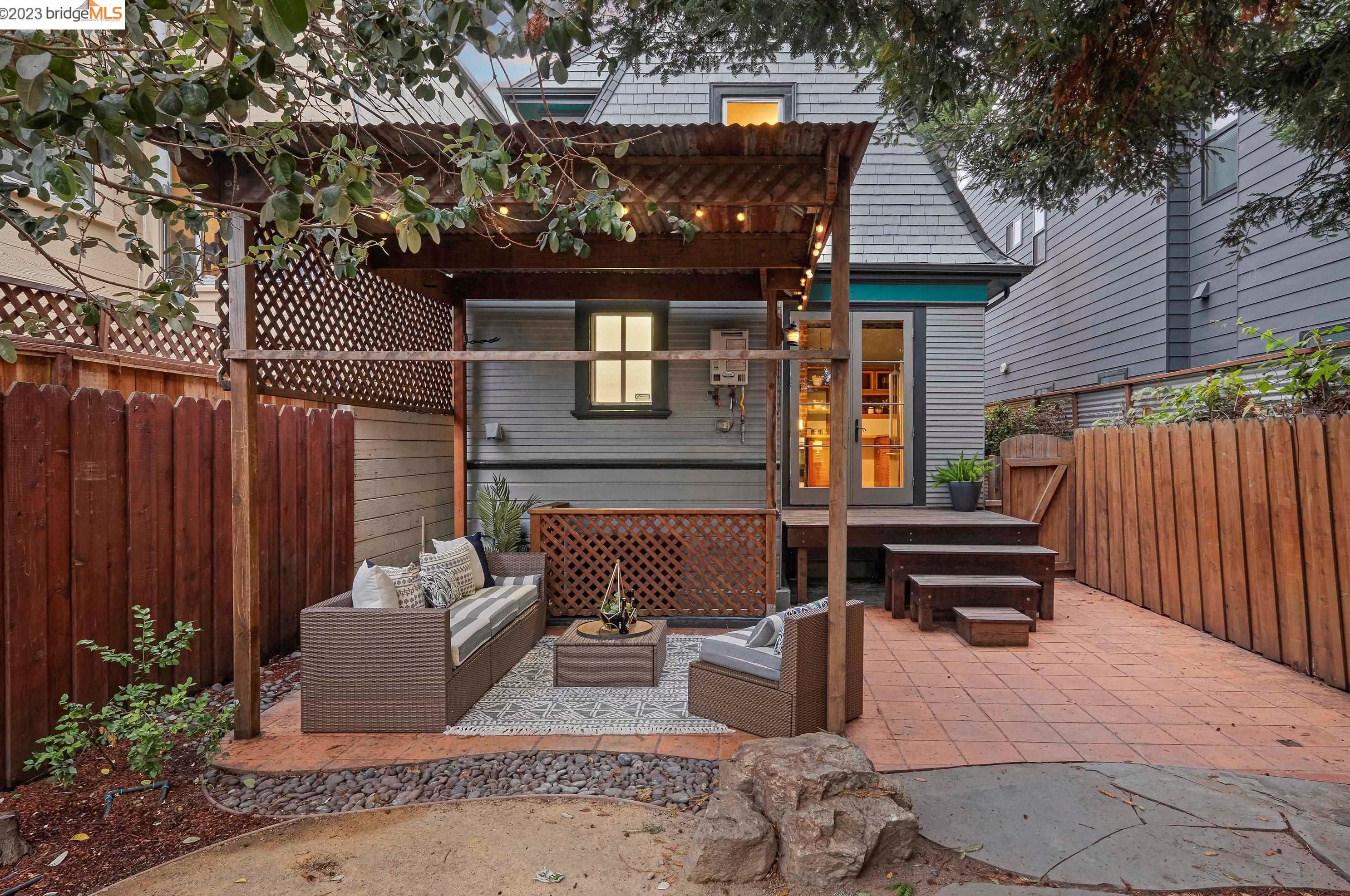 1421 Peralta St, Oakland CA  94607-2017 exterior