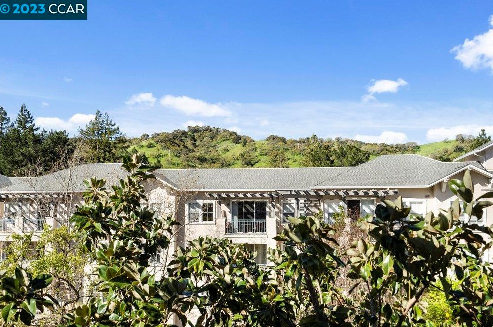1860 Tice Creek Dr, Walnut Creek CA  94595-2400 exterior