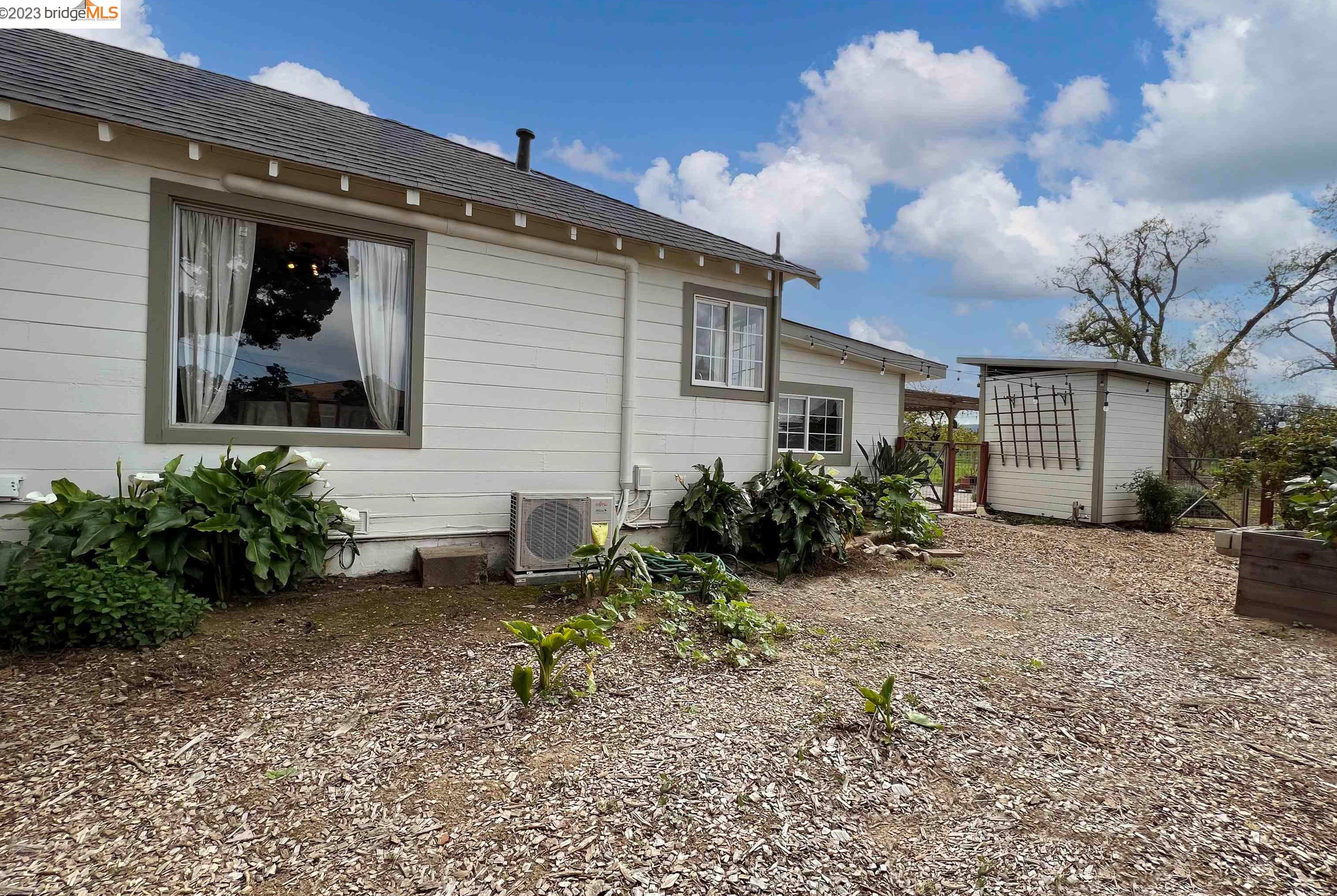 2661 Walnut Blvd, Los Angeles CA  94513-4402 exterior