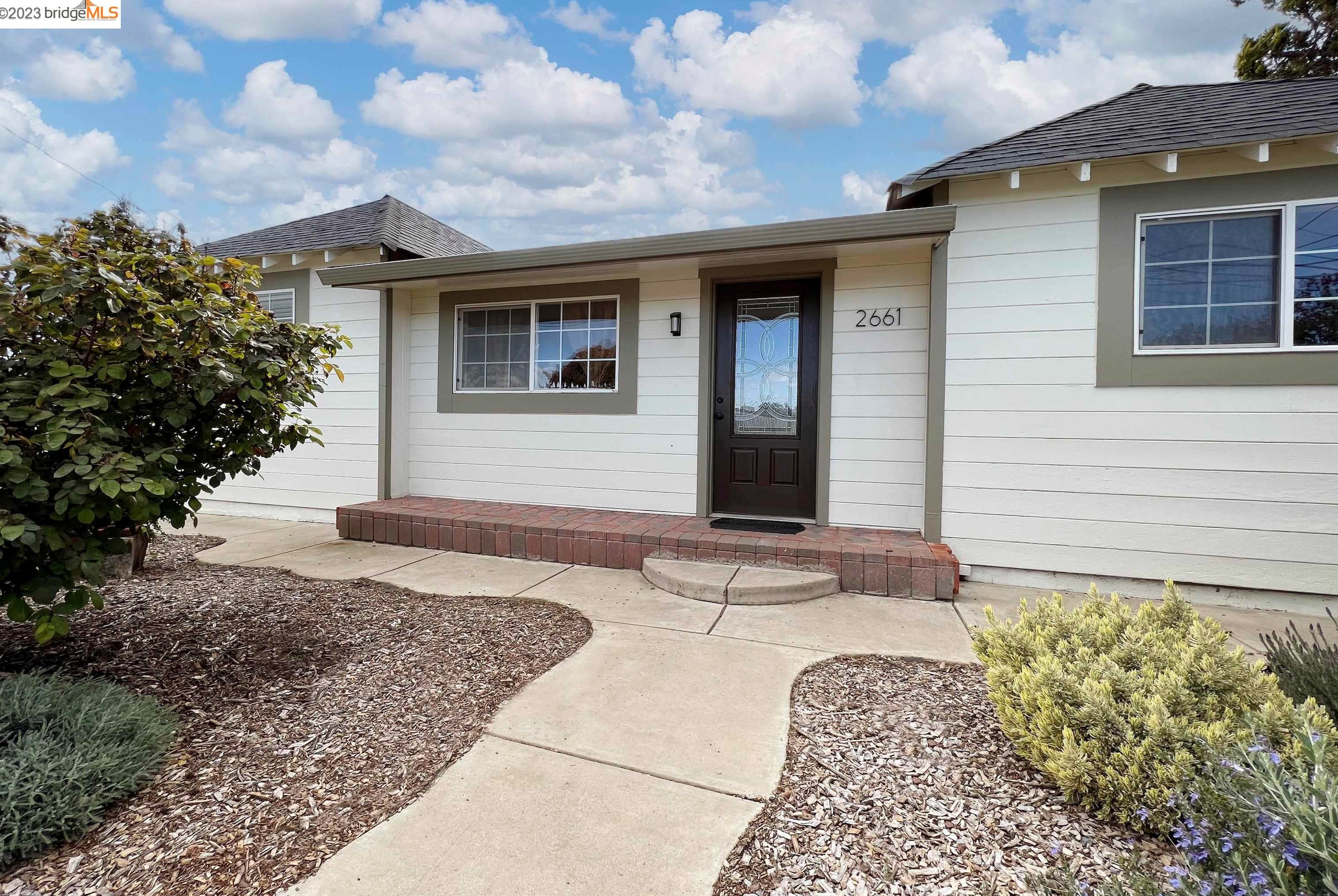 2661 Walnut Blvd, Los Angeles CA  94513-4402 exterior