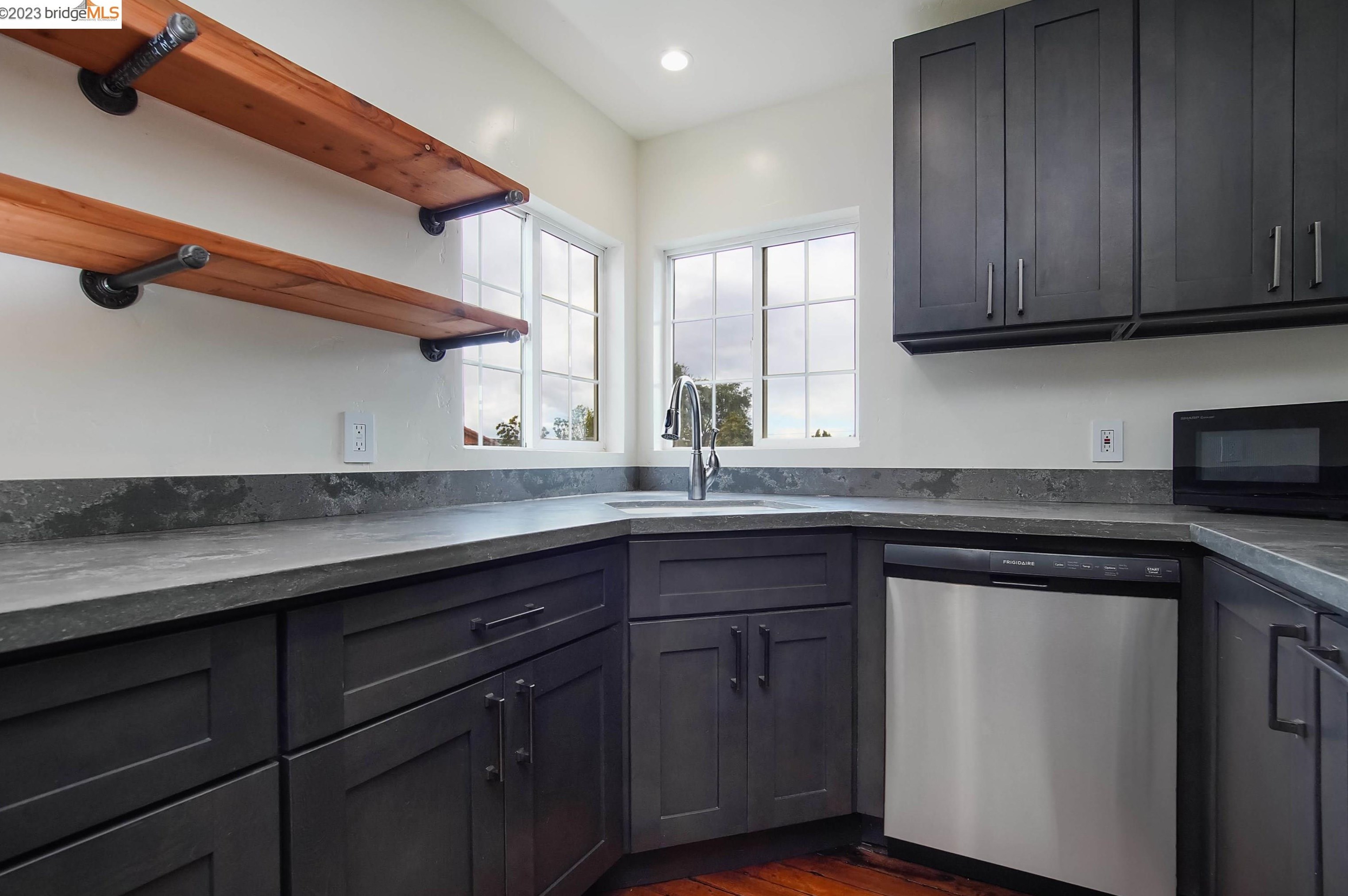 2661 Walnut Blvd, Los Angeles CA  94513-4402 exterior