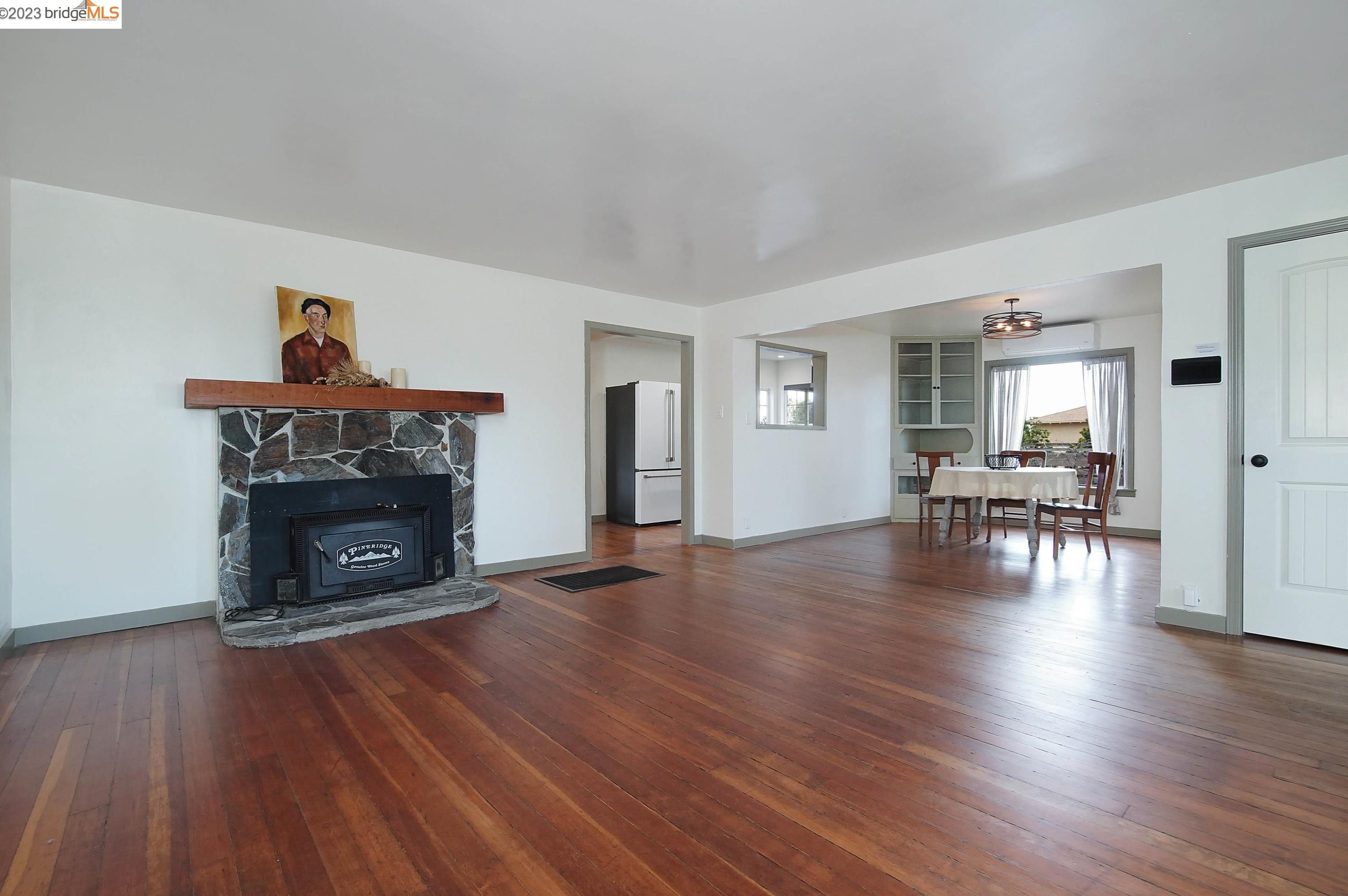 2661 Walnut Blvd, Los Angeles CA  94513-4402 exterior