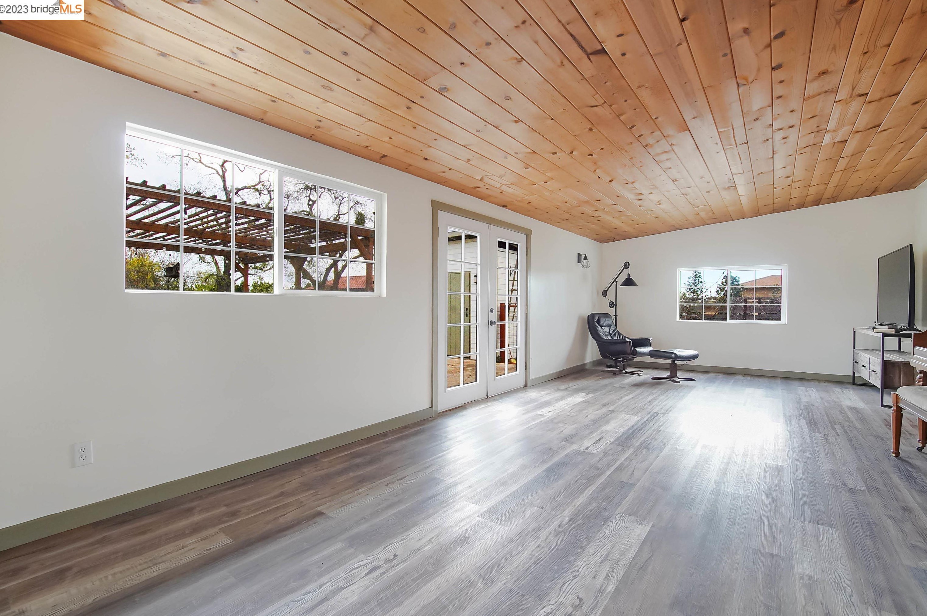 2661 Walnut Blvd, Los Angeles CA  94513-4402 exterior