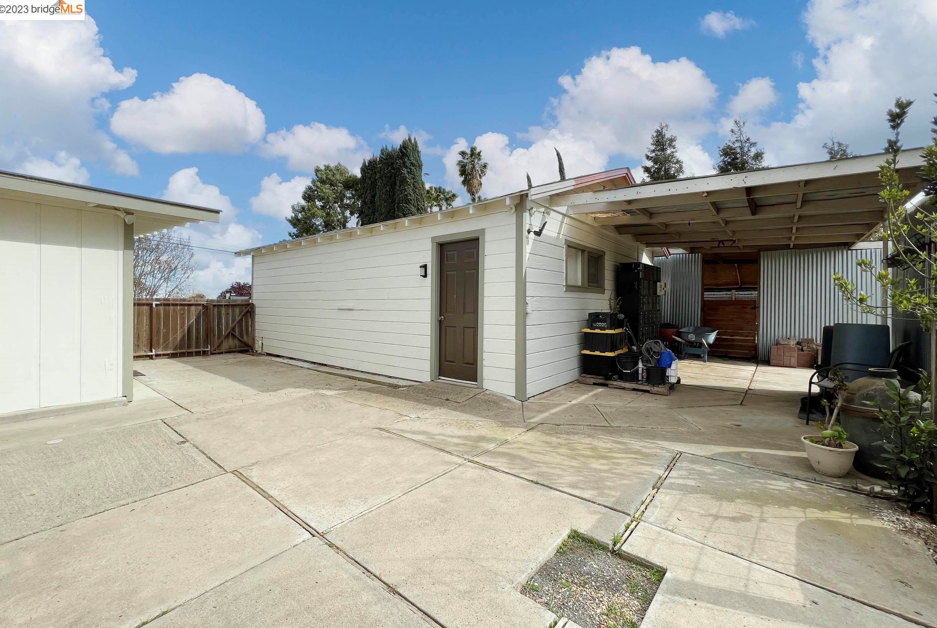 2661 Walnut Blvd, Los Angeles CA  94513-4402 exterior