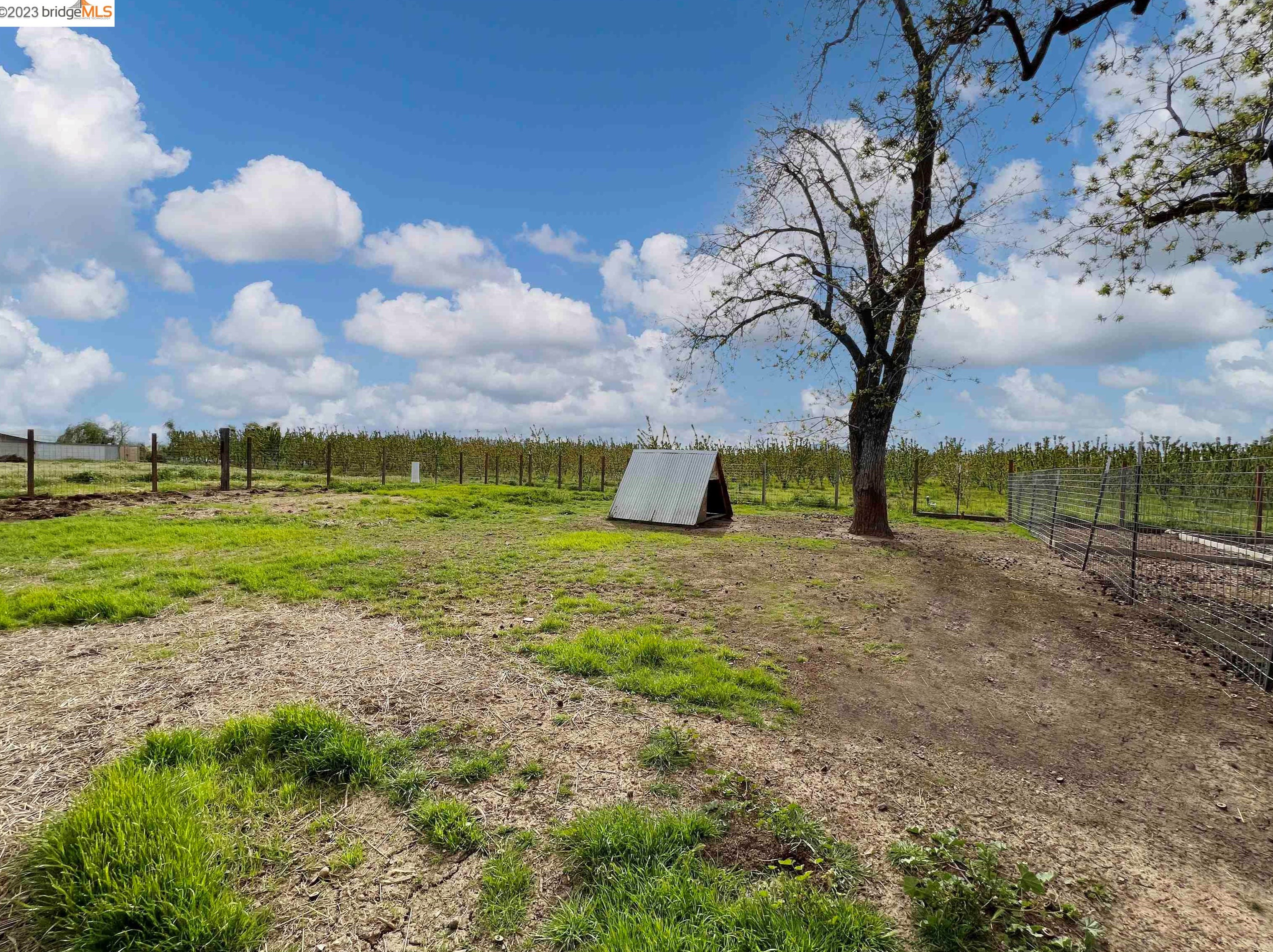 2661 Walnut Blvd, Los Angeles CA  94513-4402 exterior