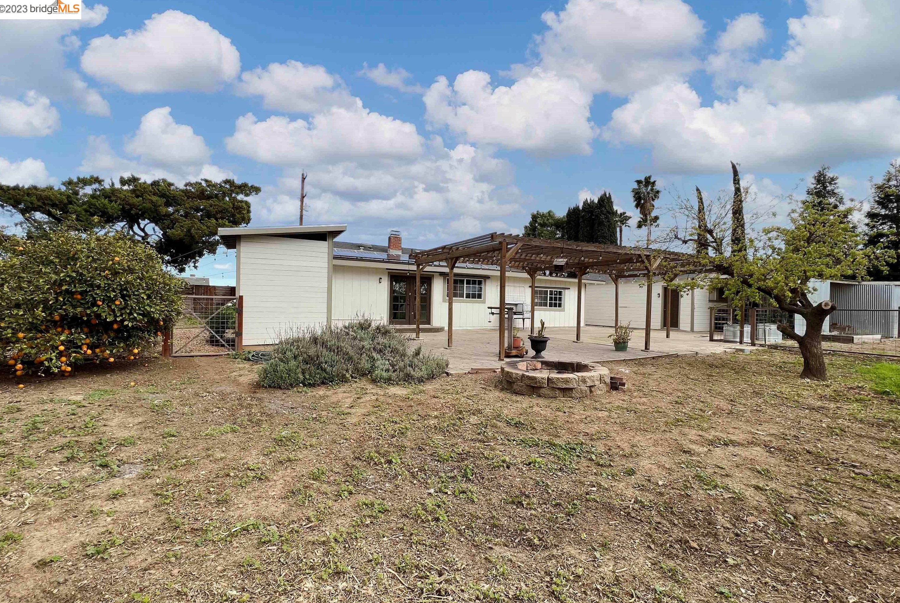 2661 Walnut Blvd, Los Angeles CA  94513-4402 exterior