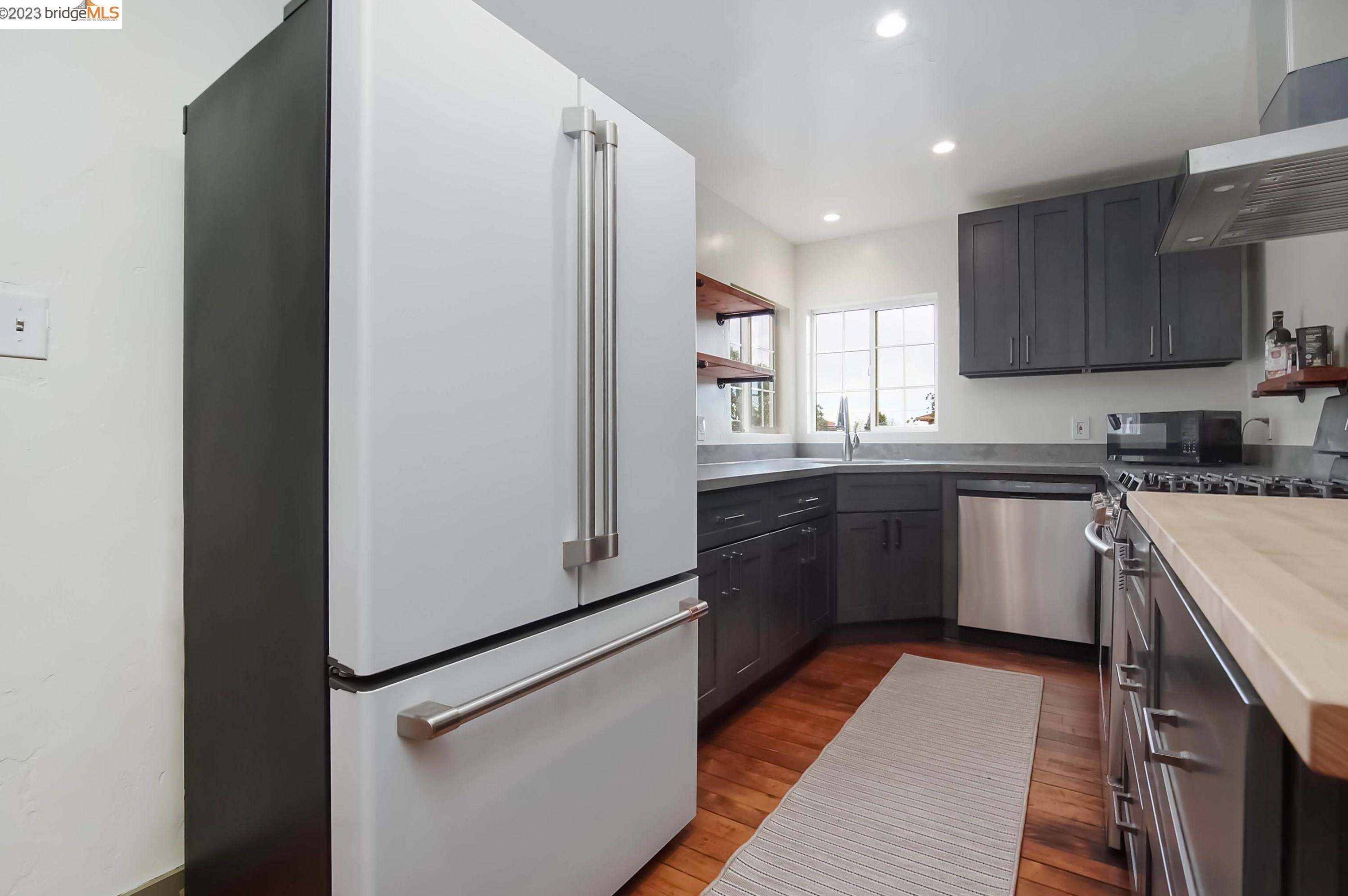 2661 Walnut Blvd, Los Angeles CA  94513-4402 exterior