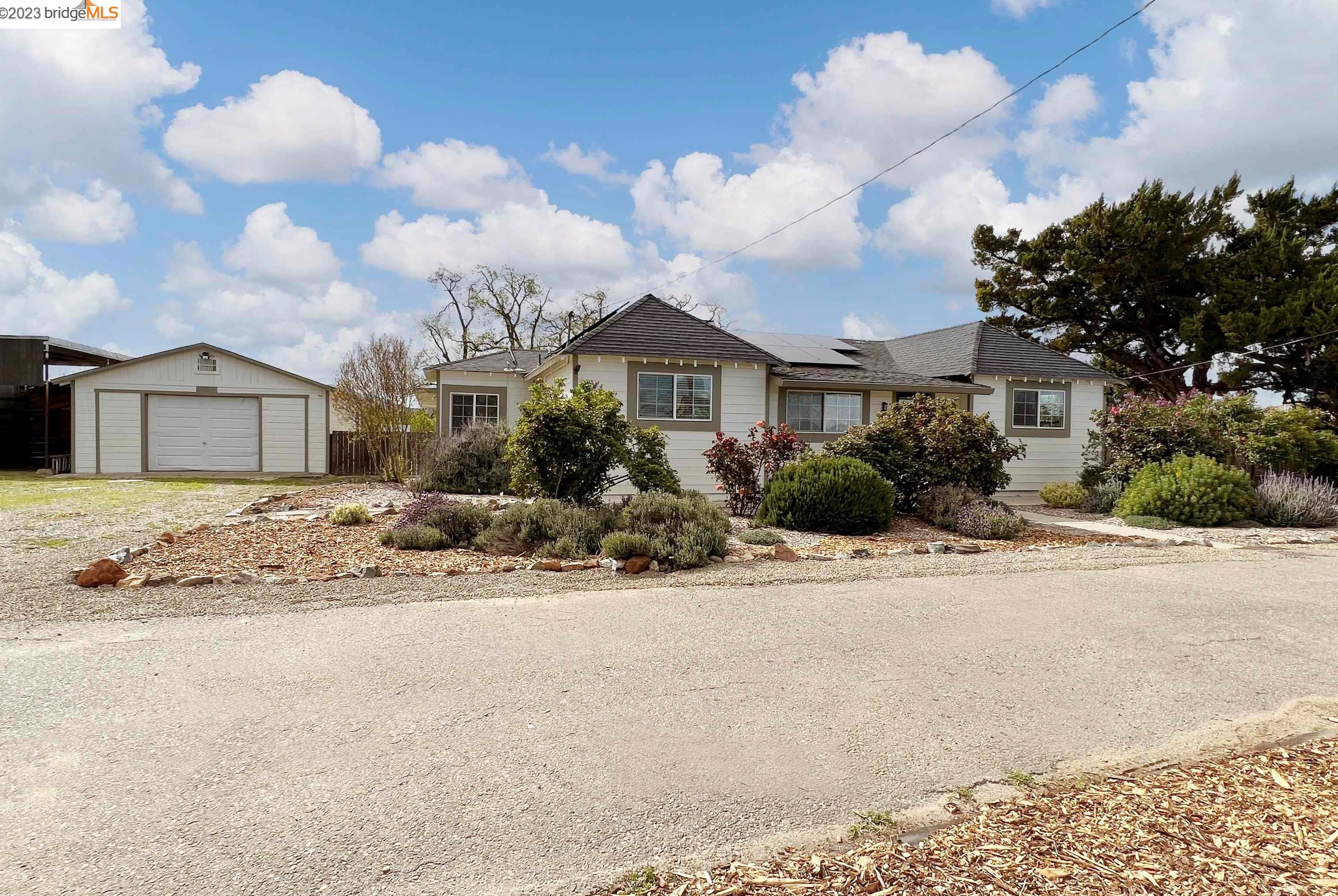 2661 Walnut Blvd, Los Angeles CA  94513-4402 exterior